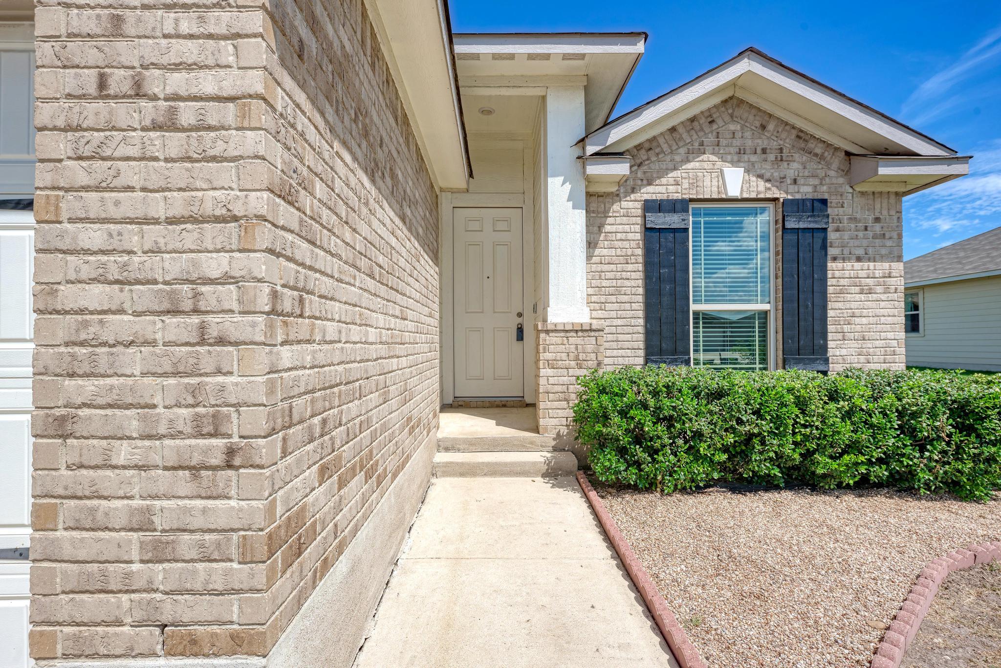 209 Forest Moon LN — photo 4