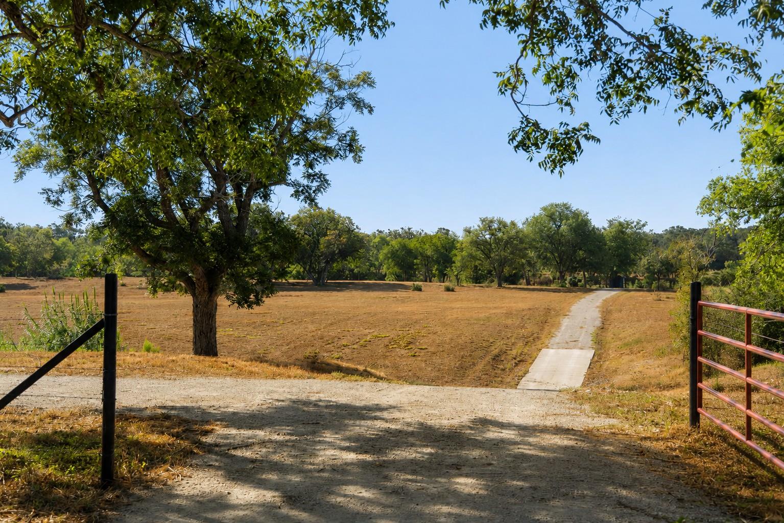 440 Chimney Valley RD
