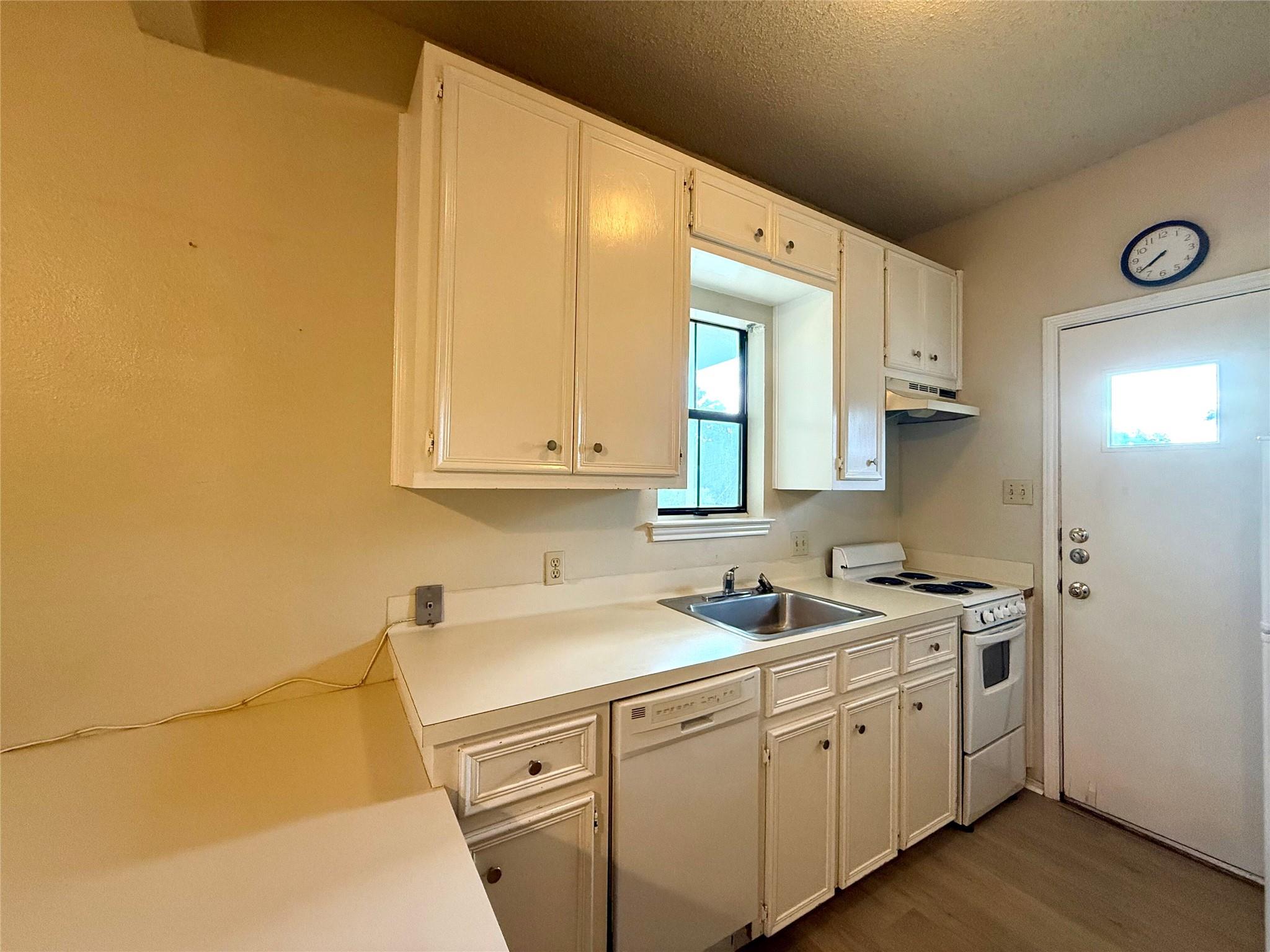 4401 Speedway #305 — photo 3