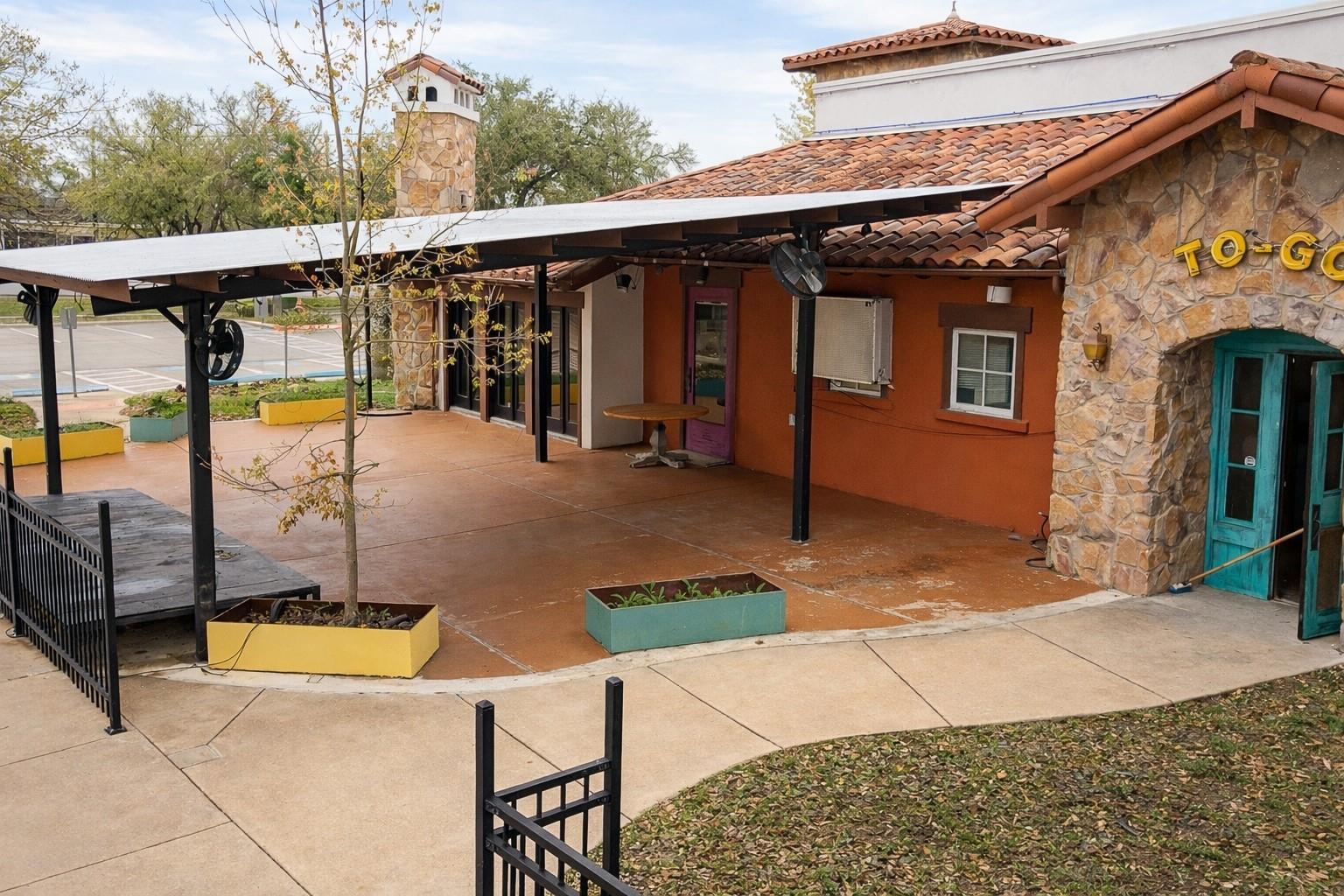 11620 FM 620 — photo 5