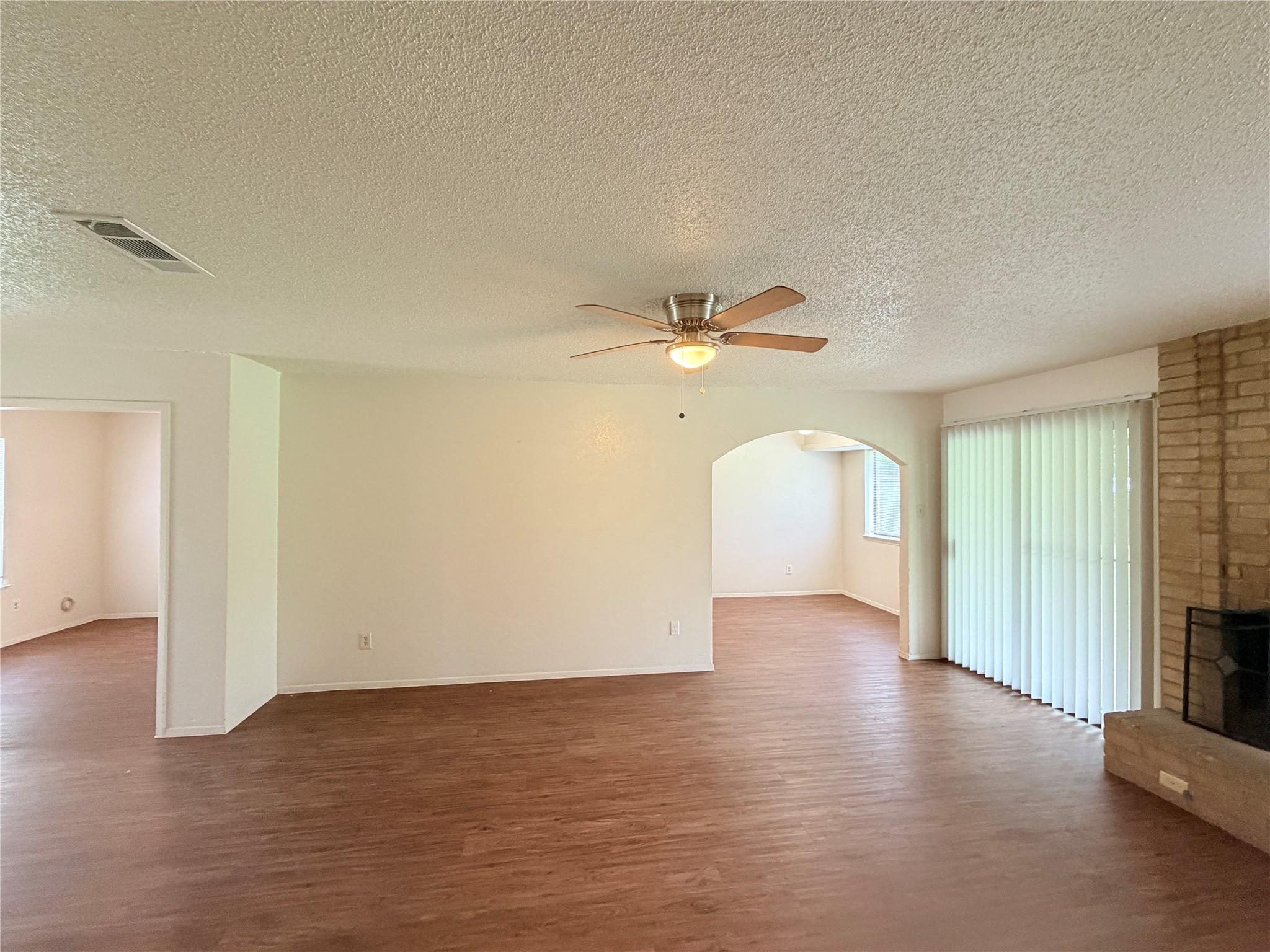 10904 Meadgreen CT — photo 4