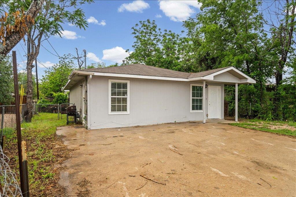 904 Montopolis DR — photo 4