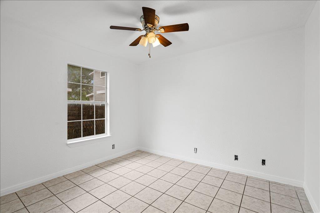 904 Montopolis DR — photo 5