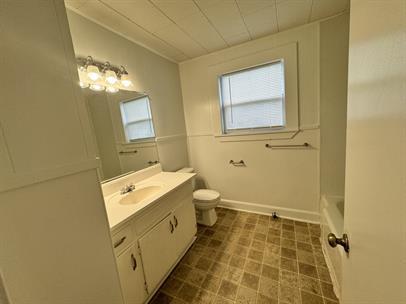 415 Doak ST — photo 3