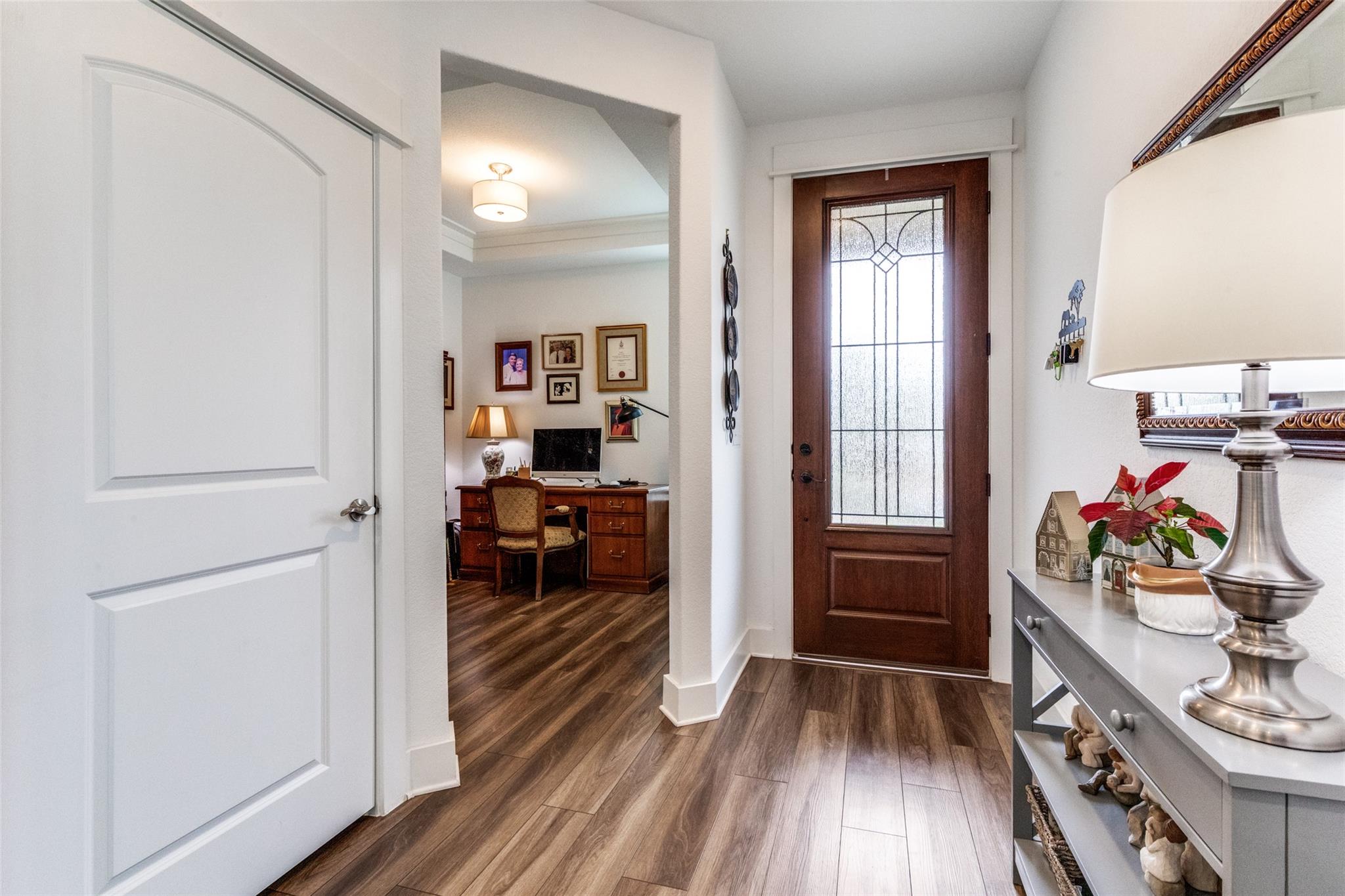 702 Saratoga LN — photo 4