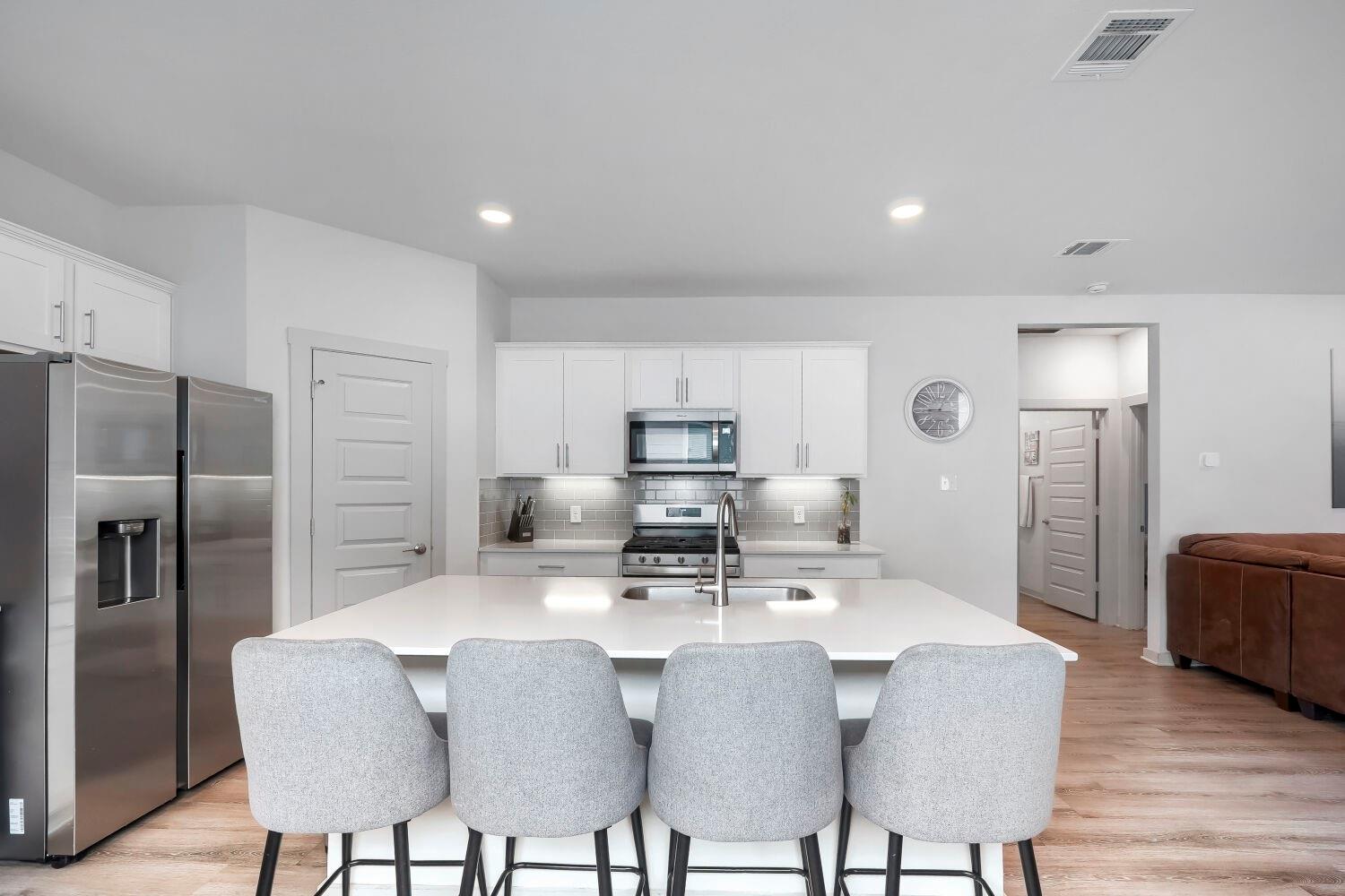 233 NEW HAMPTON WAY — photo 5