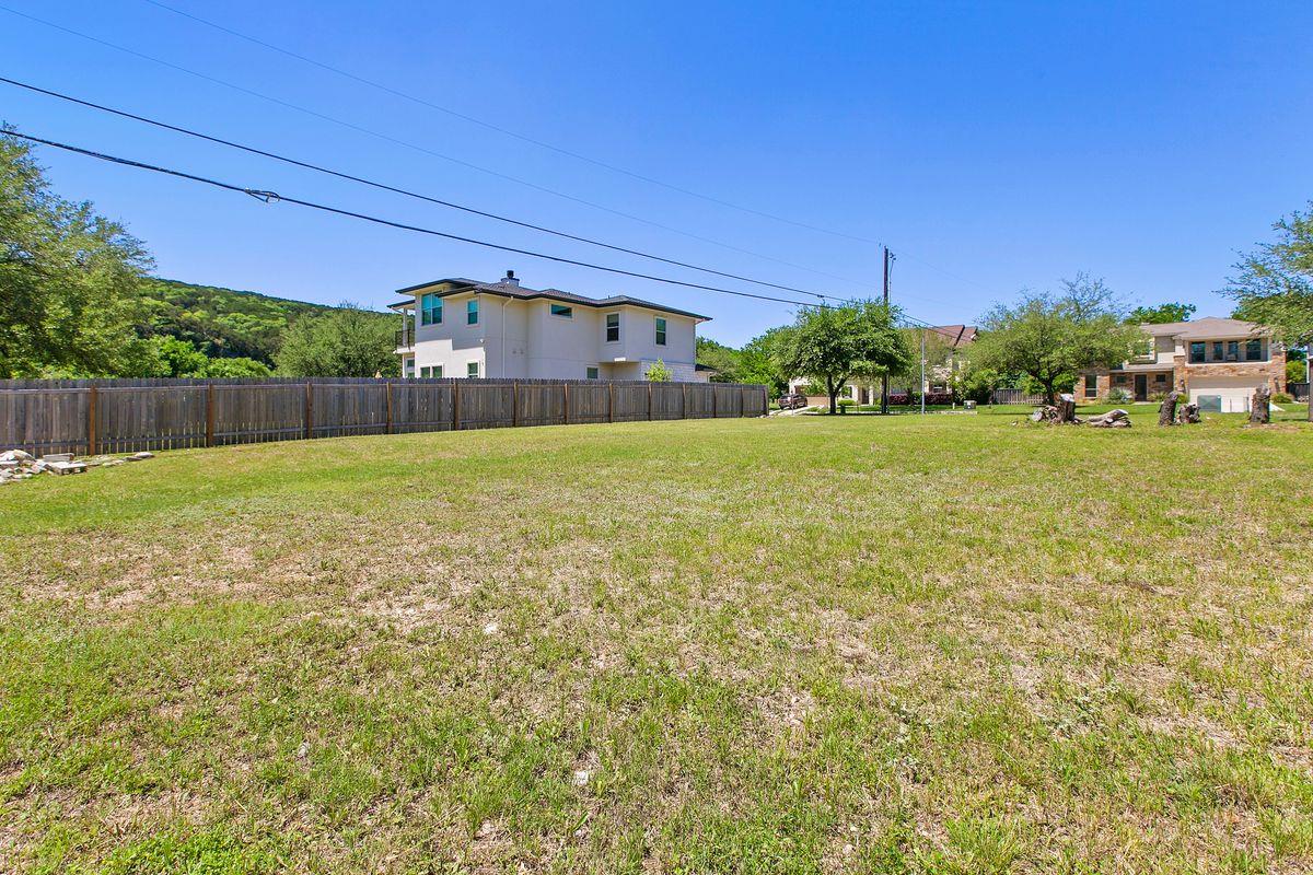 6204 Yaupon DR — photo 3
