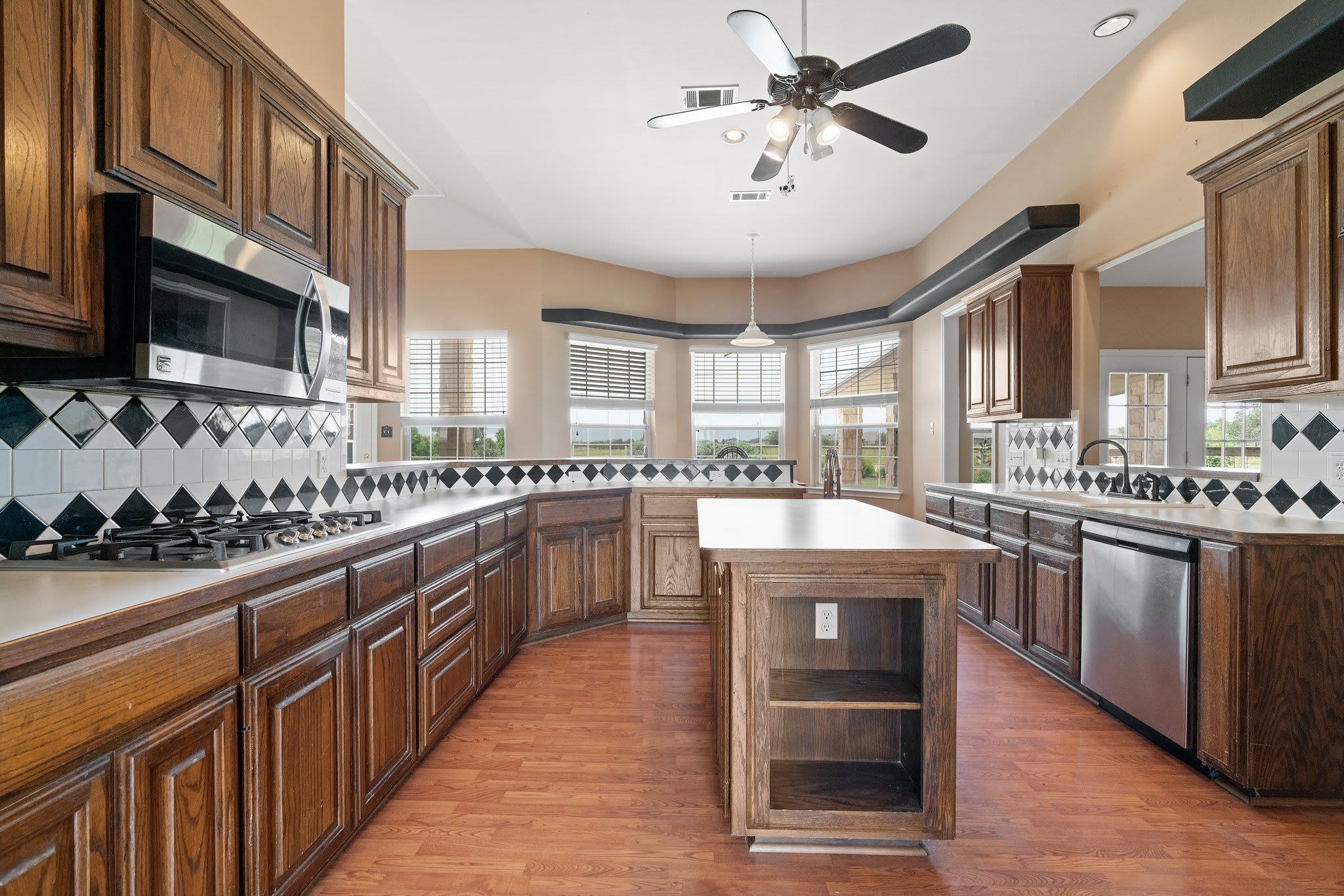 400 Hyview LN — photo 3