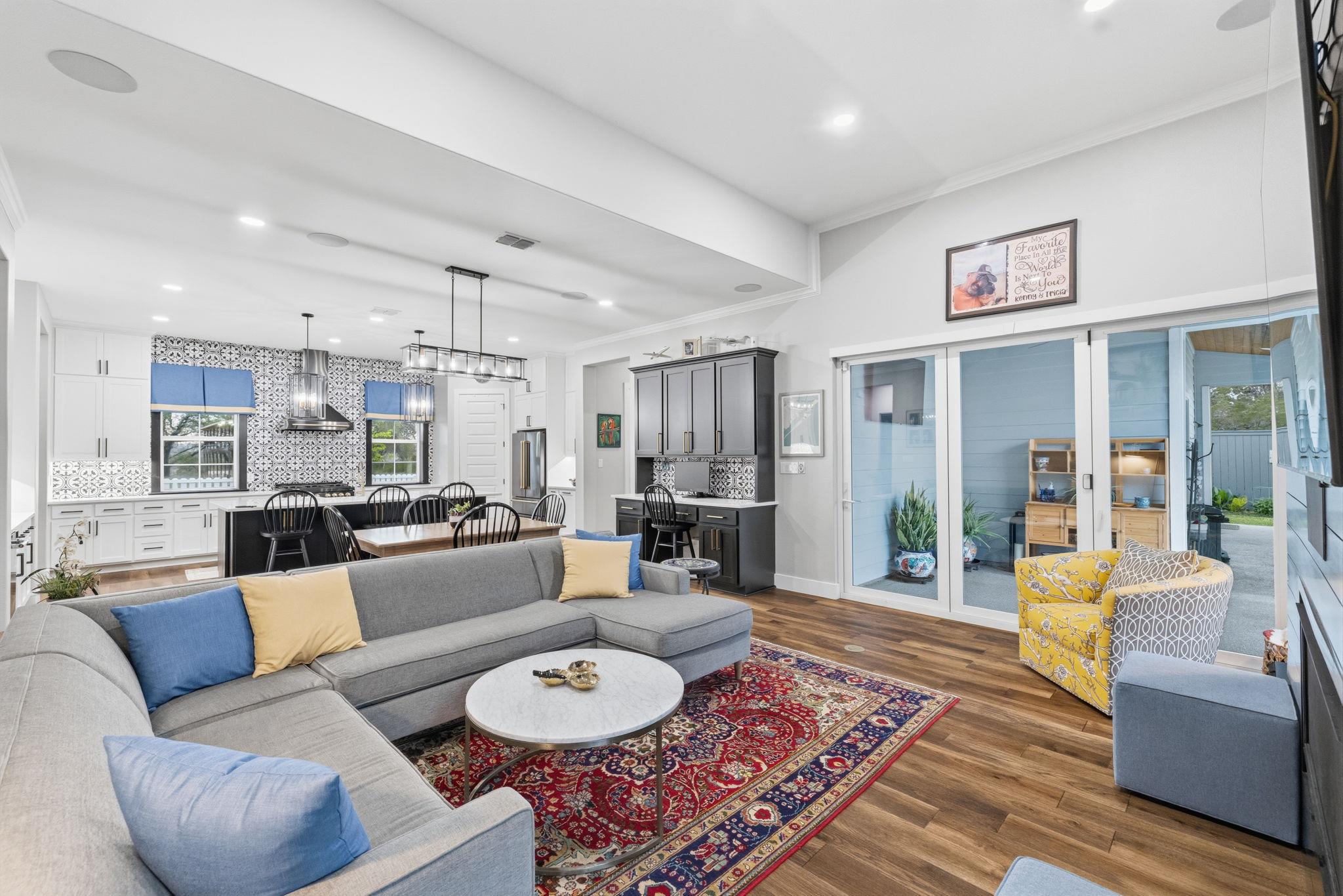 2551 Lakeshore DR — photo 4
