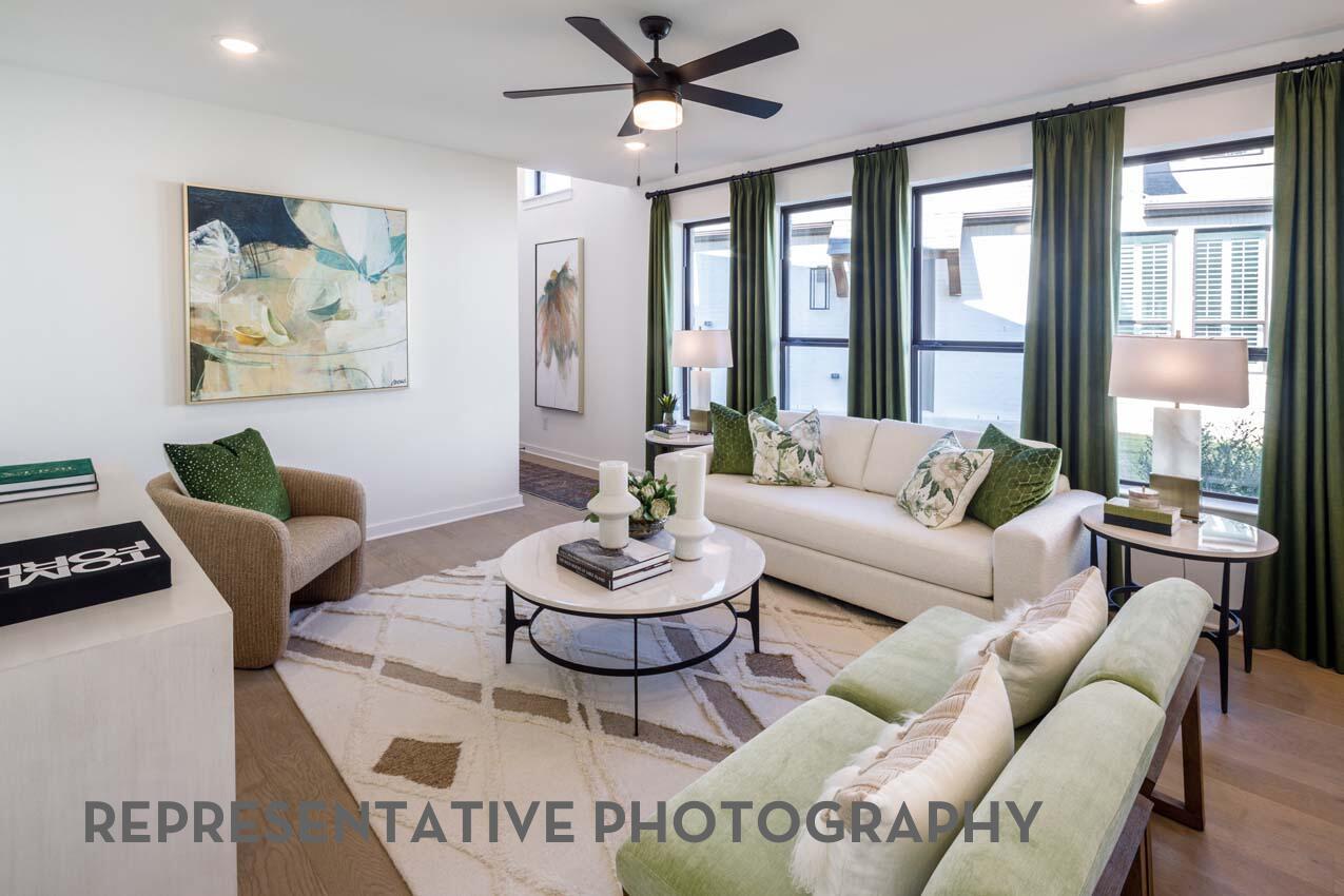 220 Menlo BND — photo 3