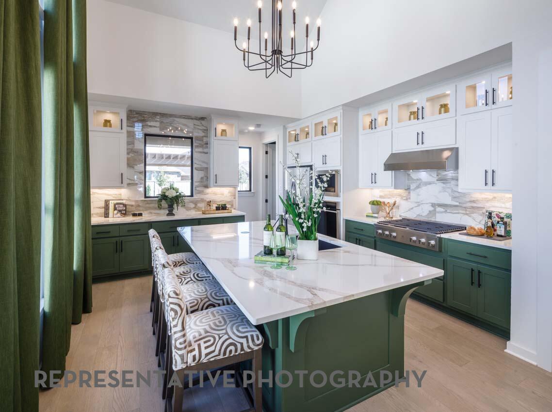 220 Menlo BND — photo 4