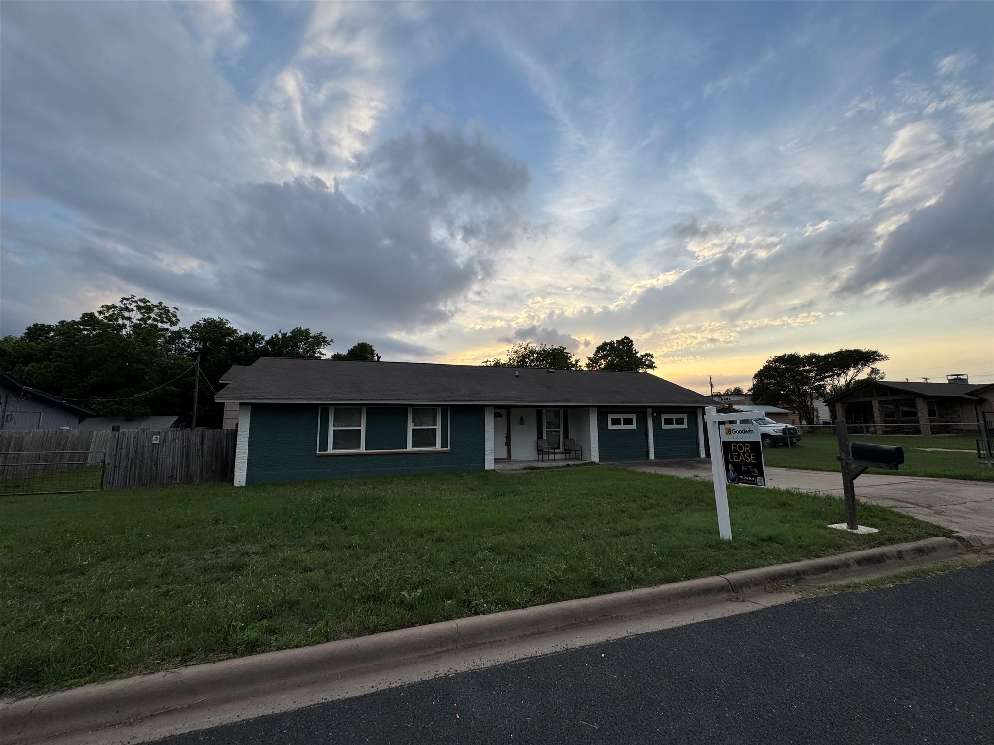 3520 Roanoke DR — photo 3