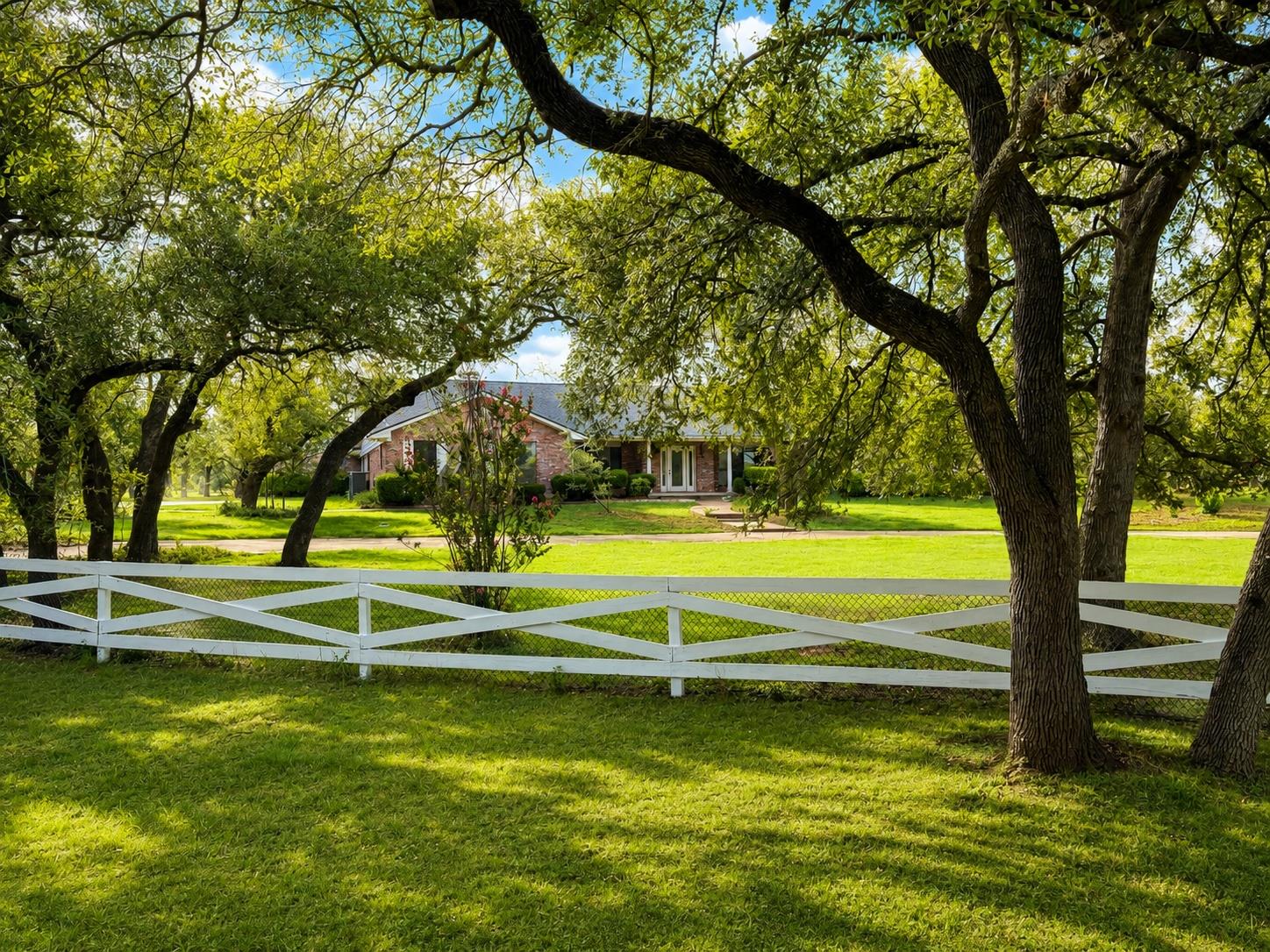1501 Woods LOOP