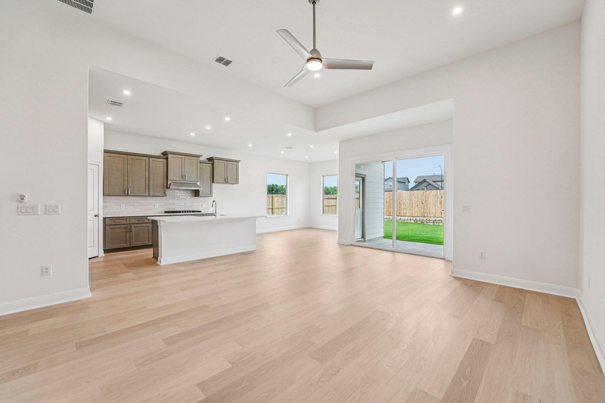 509 Treadwell LN — photo 4