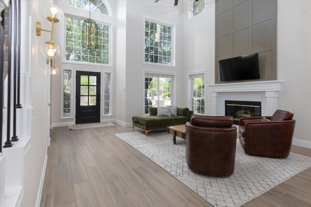 403 Golf Crest LN — photo 4