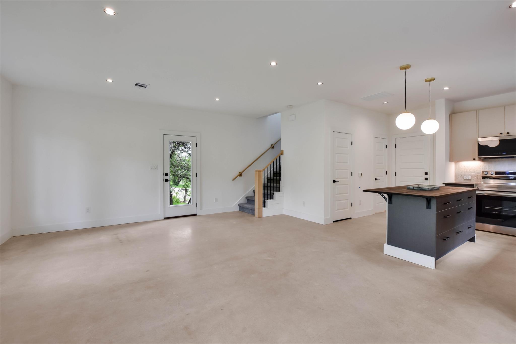 10918 Ridgeway ST — photo 5