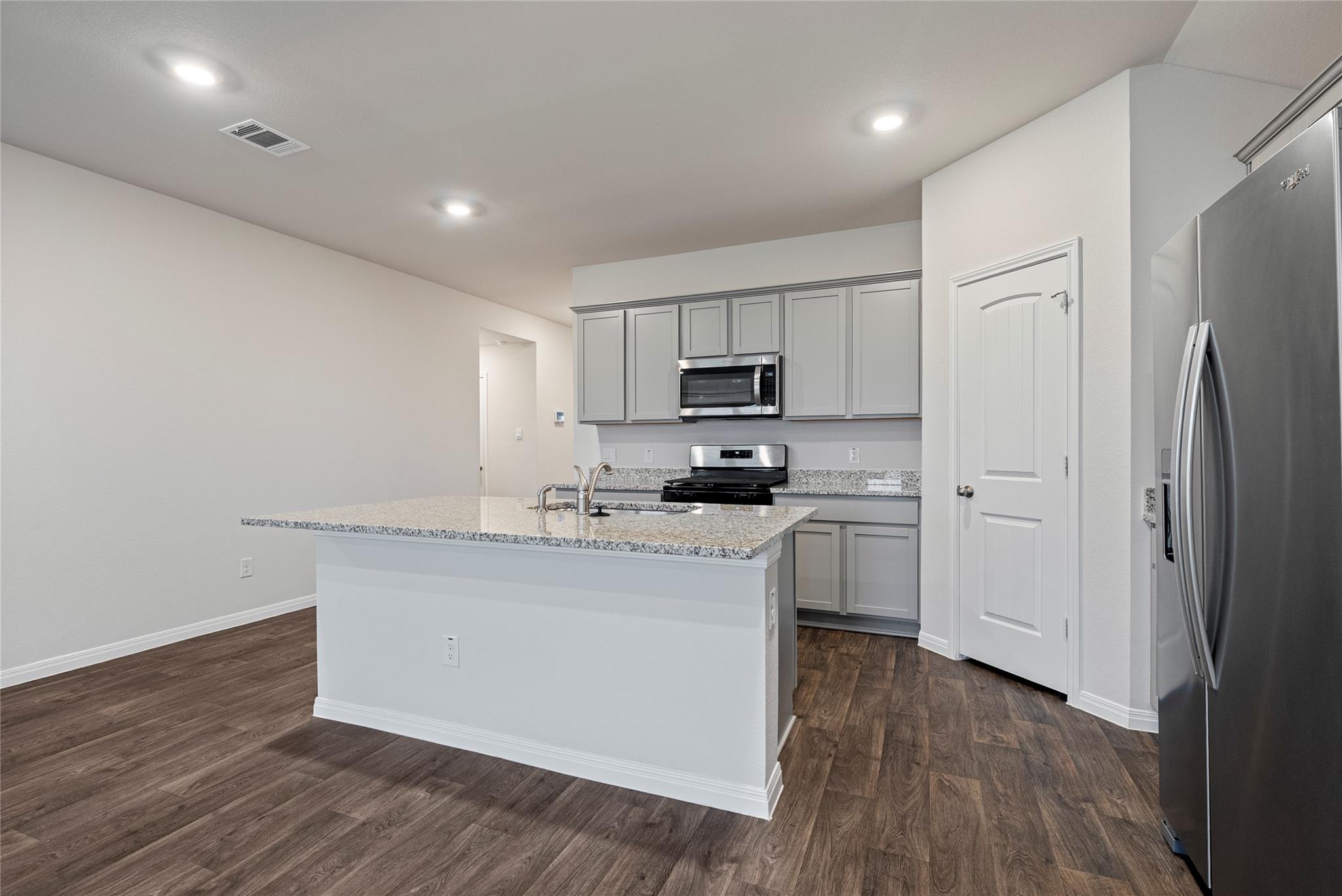 176 Texas Palmetto CIR — photo 4