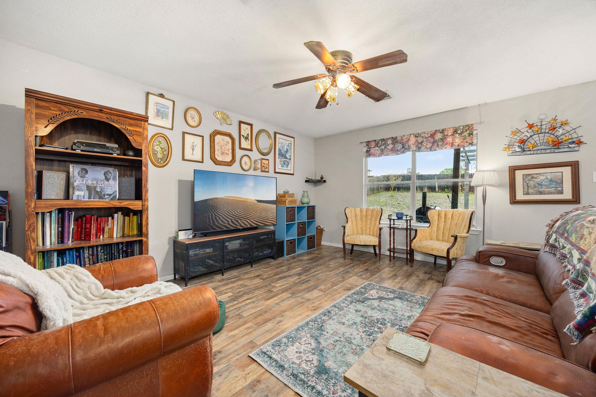 137 Sawgrass CIR — photo 3