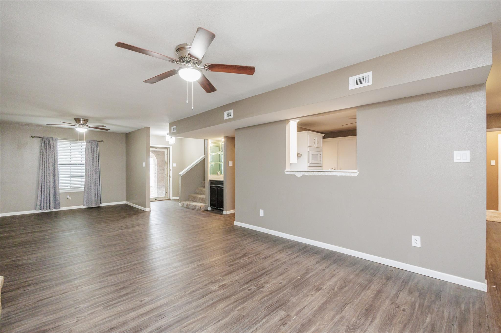 320 Long Pointe DR — photo 5