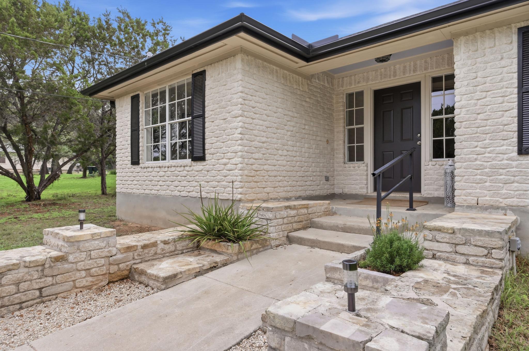 375 Rhodes LN — photo 4