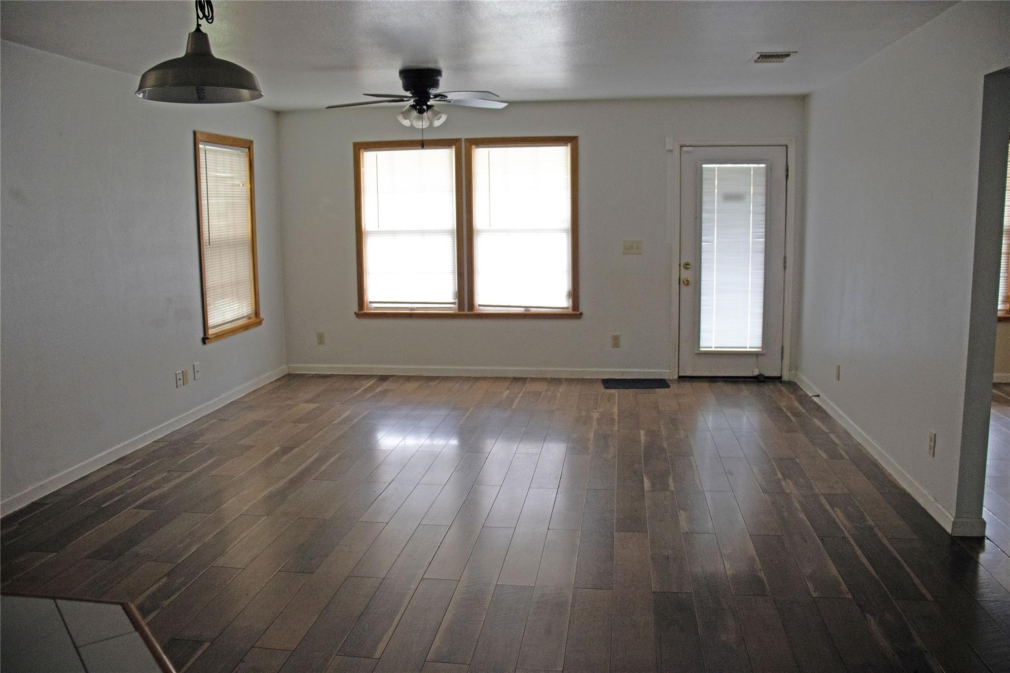 633 Commerce ST — photo 3