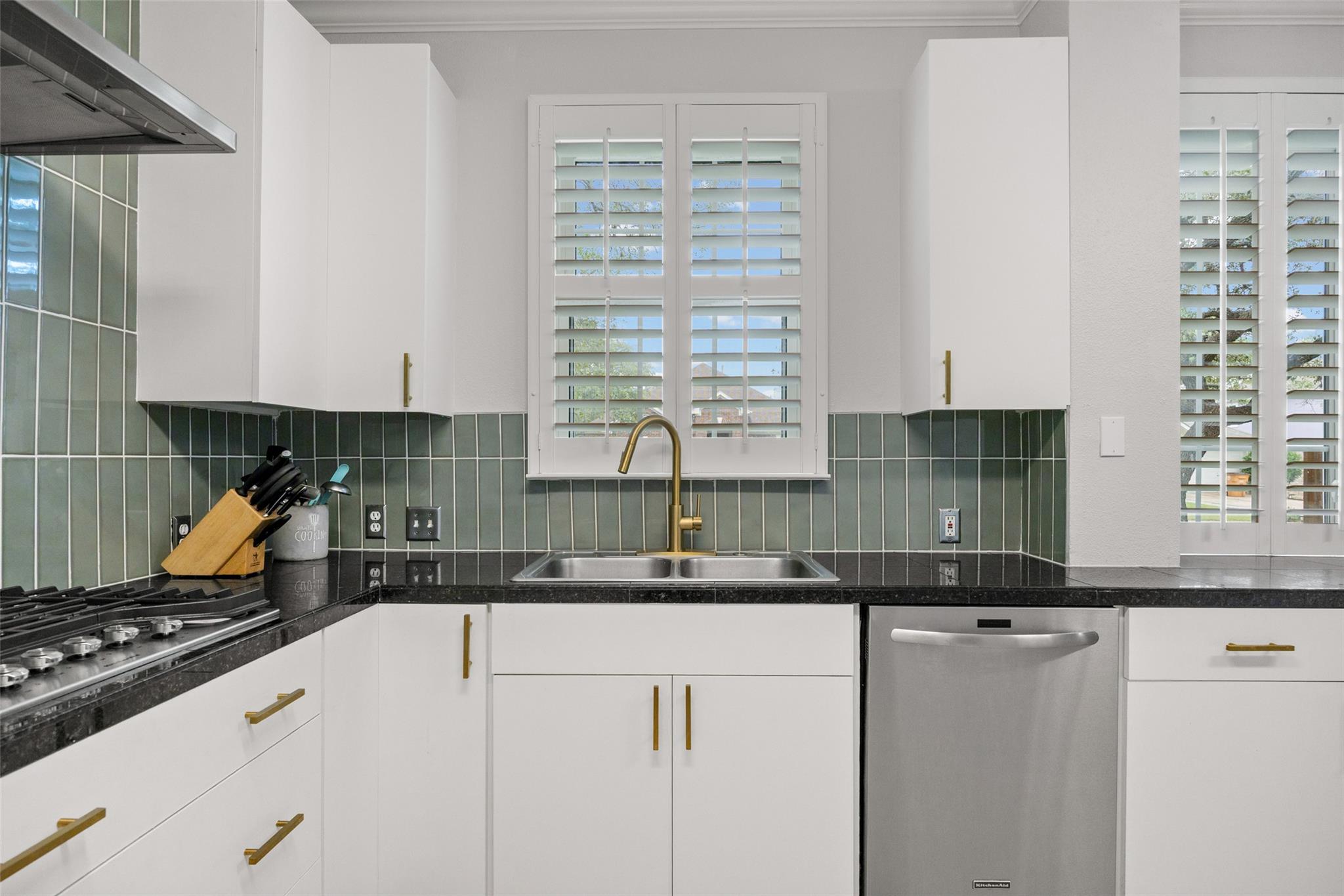 8610 Axis DR — photo 4
