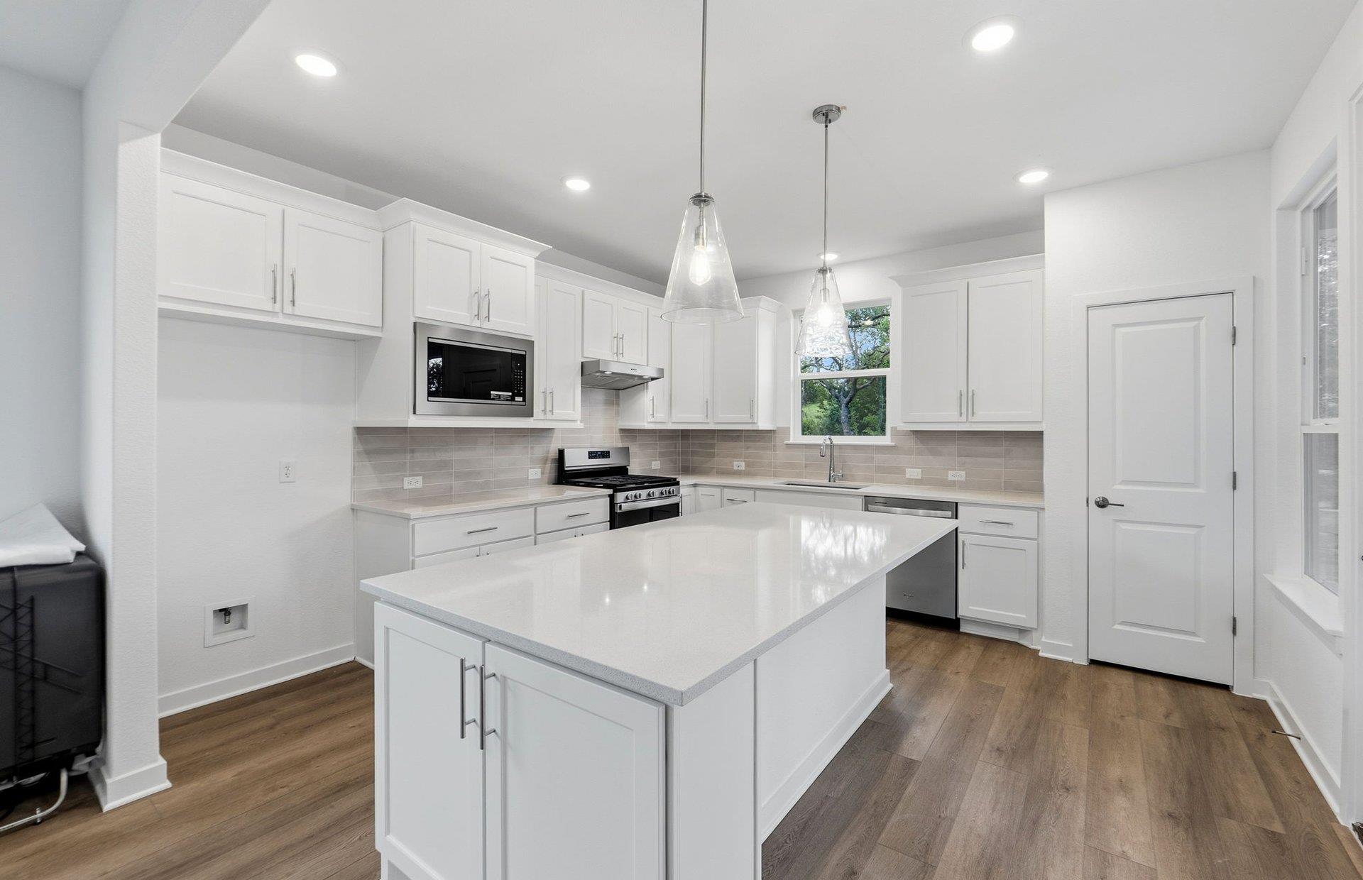 1002 Martingale ST — photo 3