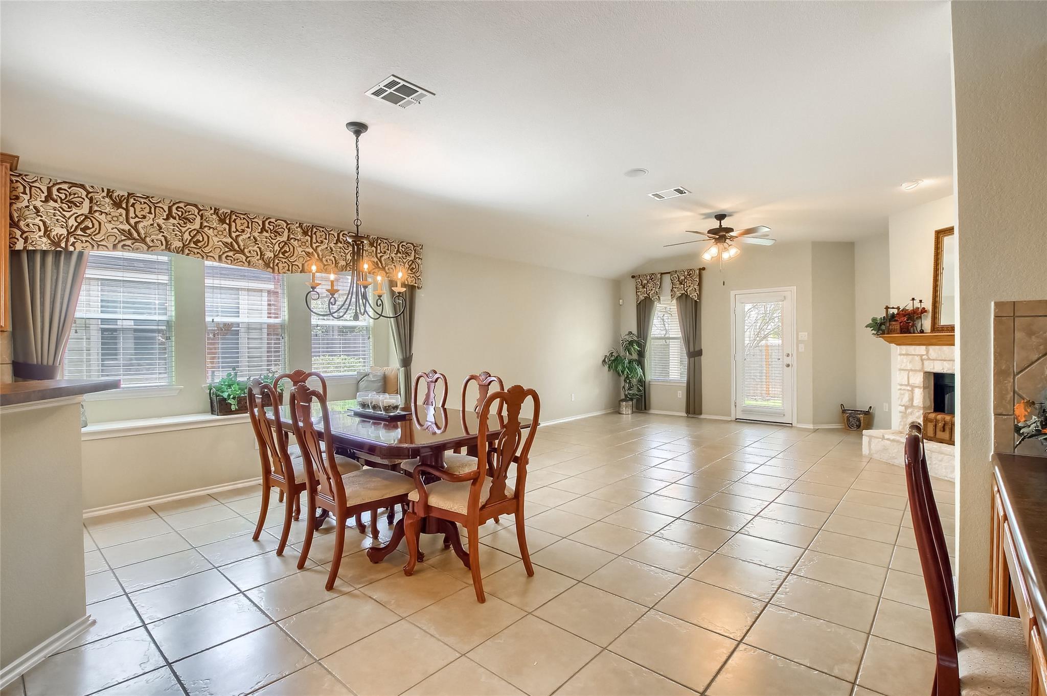 18720 Royal Pointe DR — photo 4