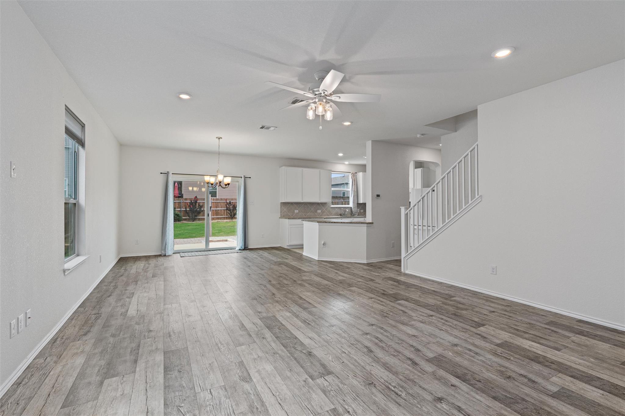 305 Los Cobos LN — photo 3