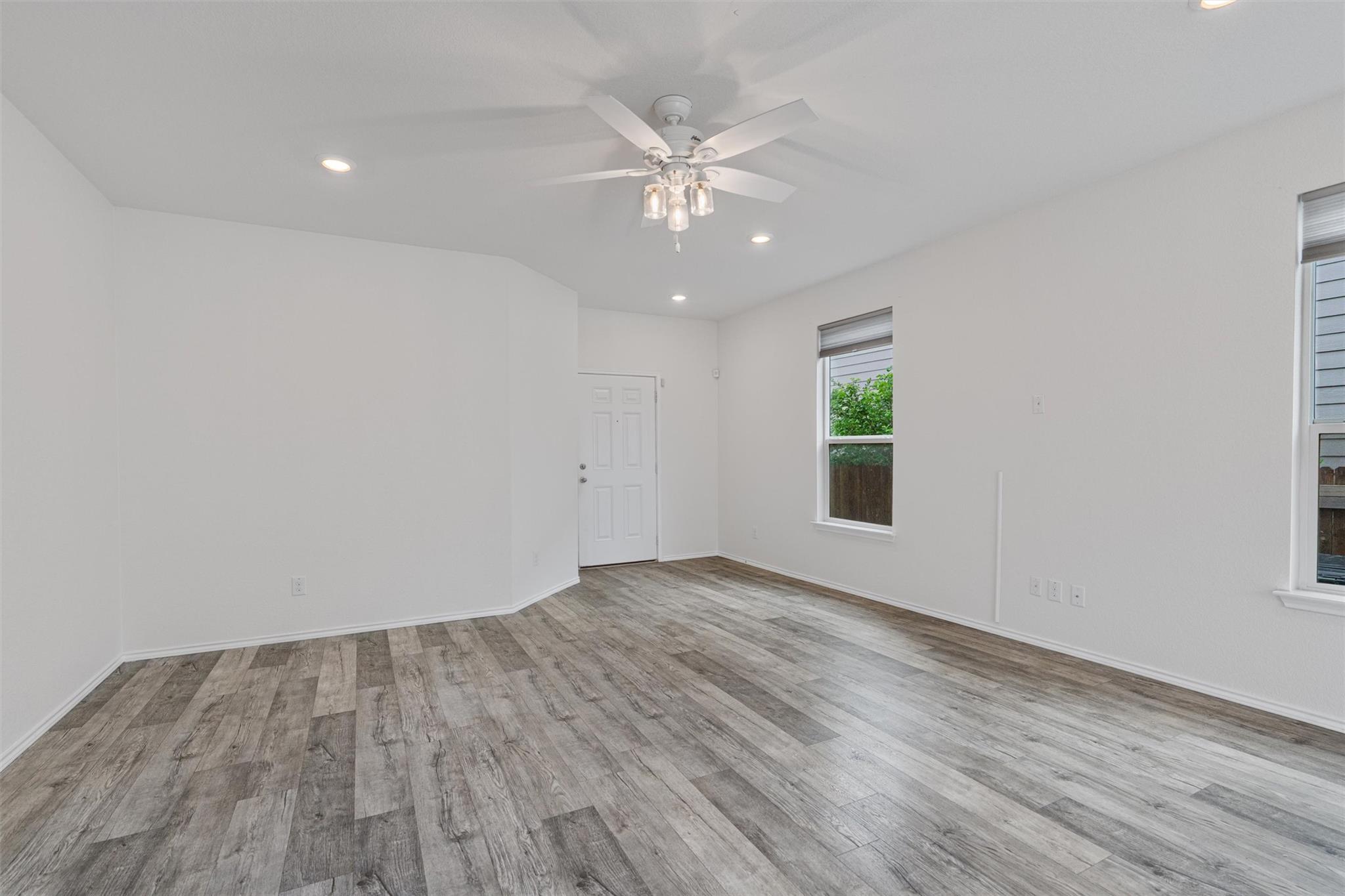305 Los Cobos LN — photo 4