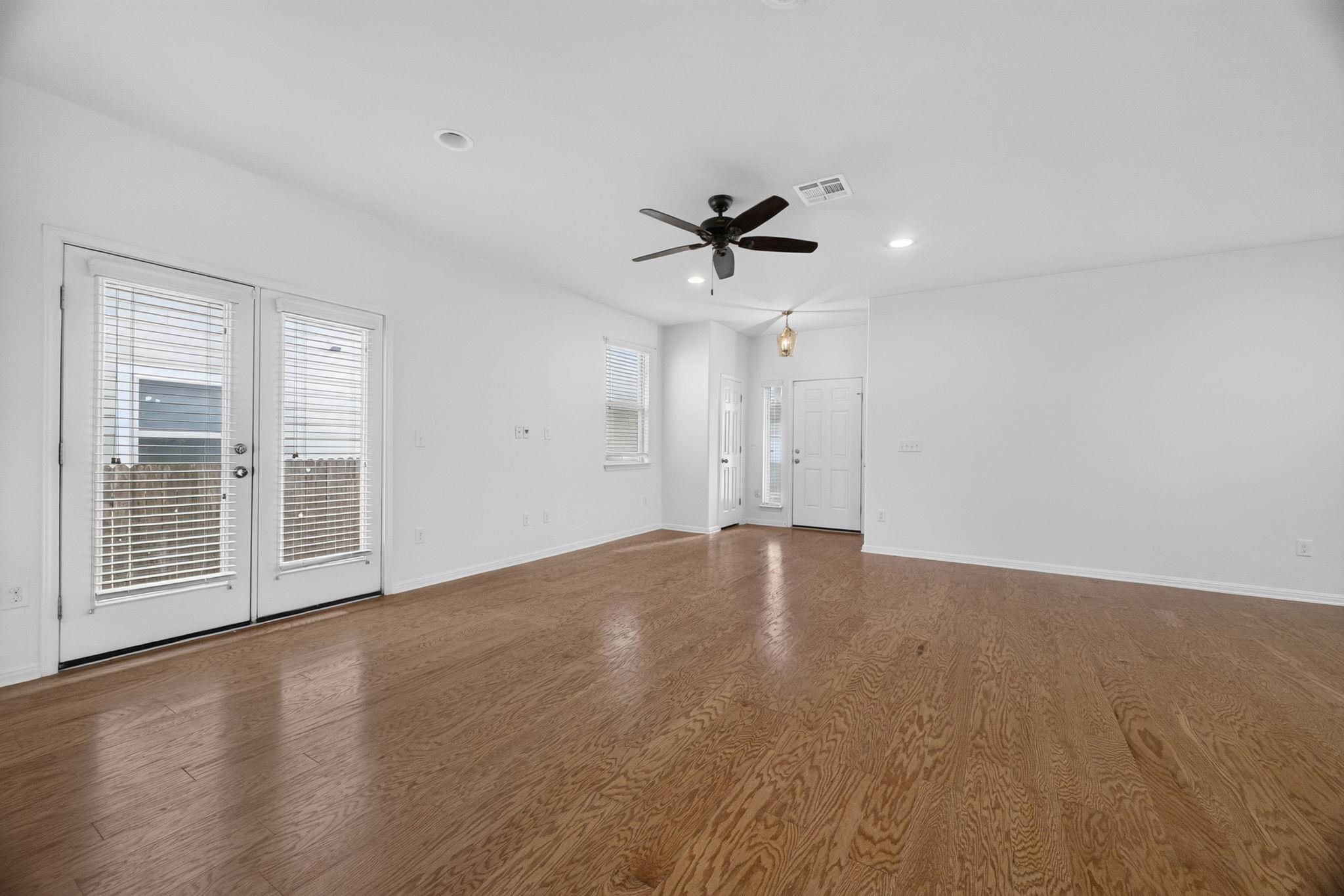 430 Twisted Oaks LN — photo 5