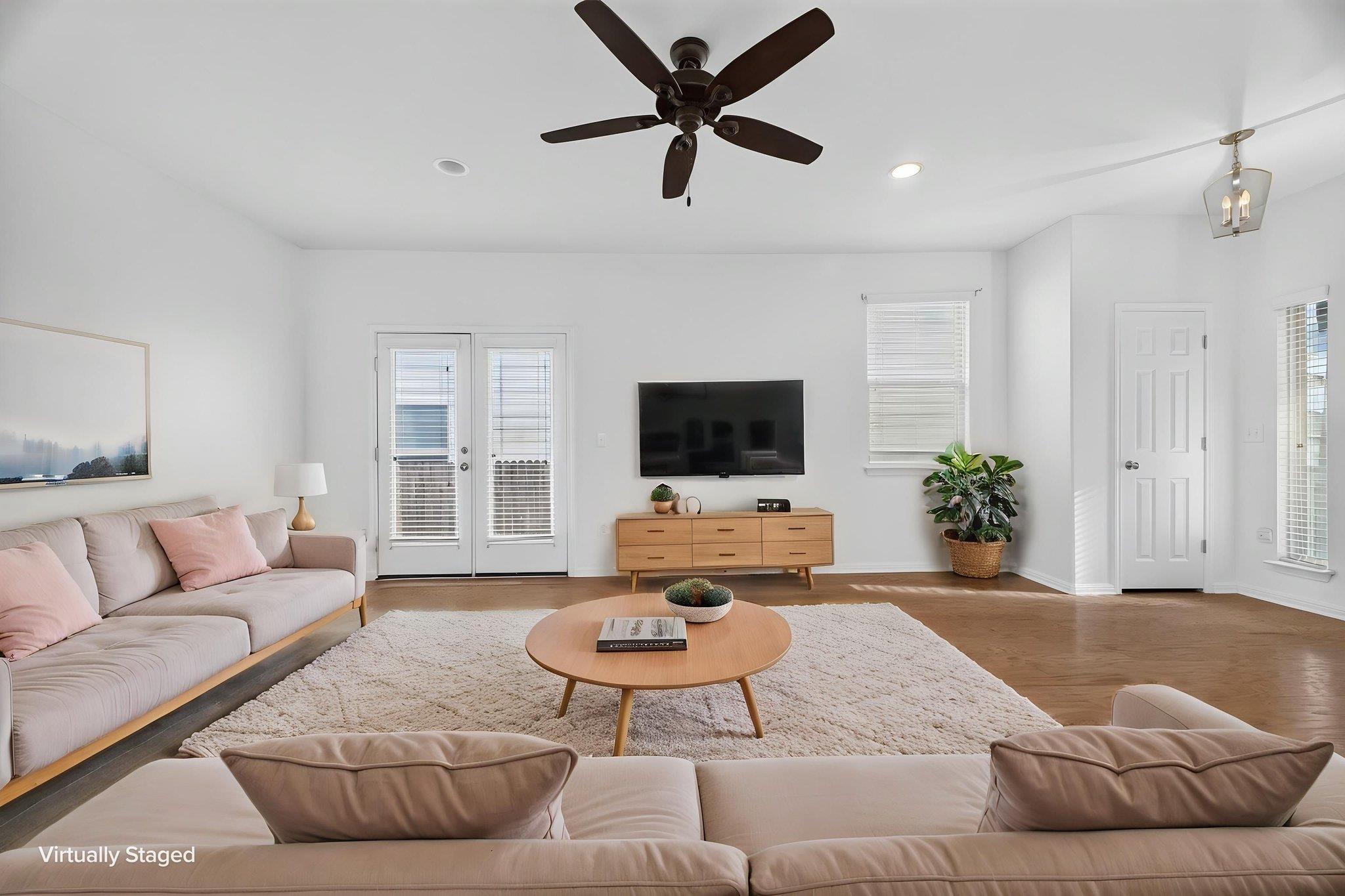 430 Twisted Oaks LN — photo 3
