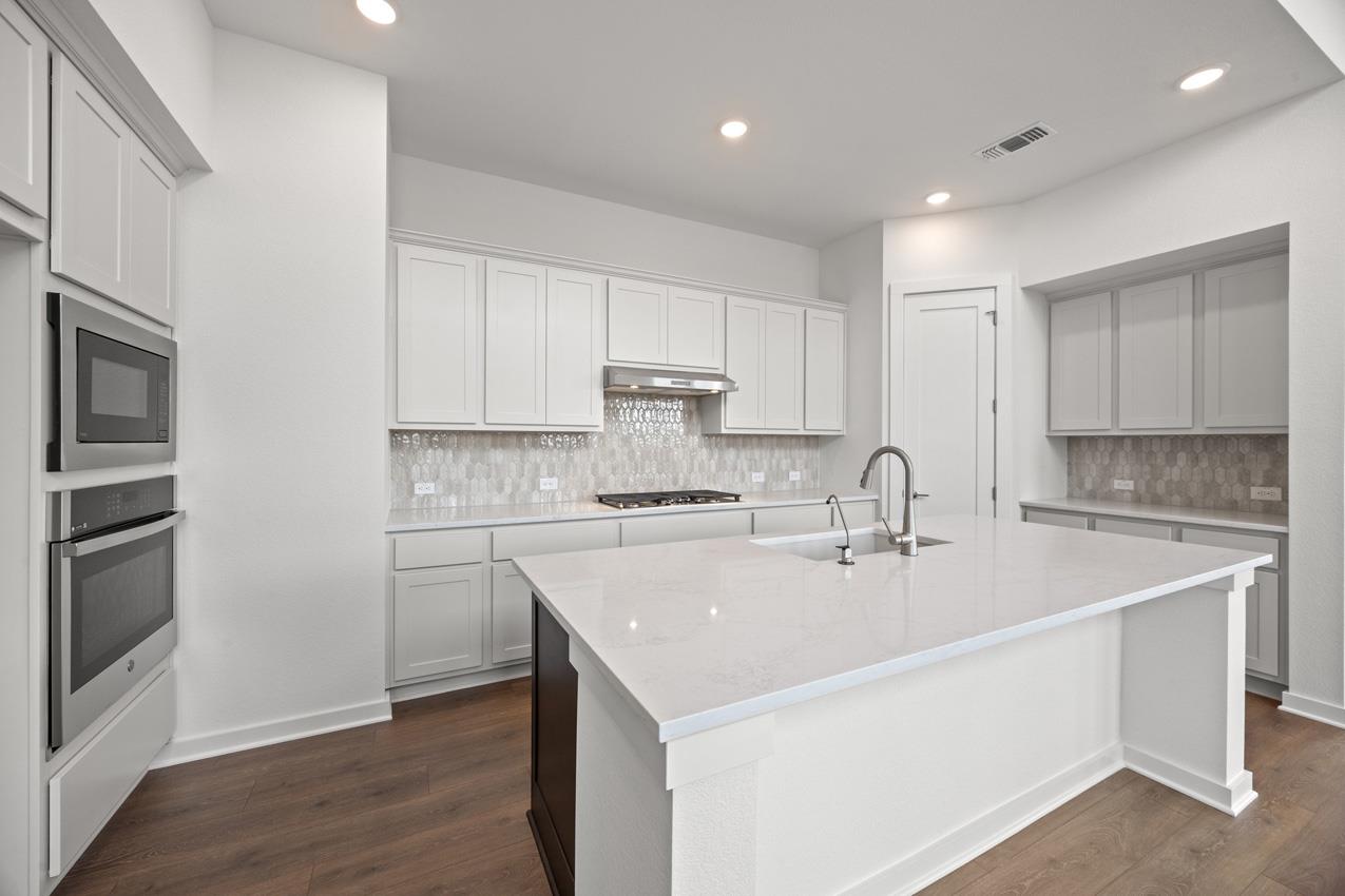 520 High Summit DR — photo 3