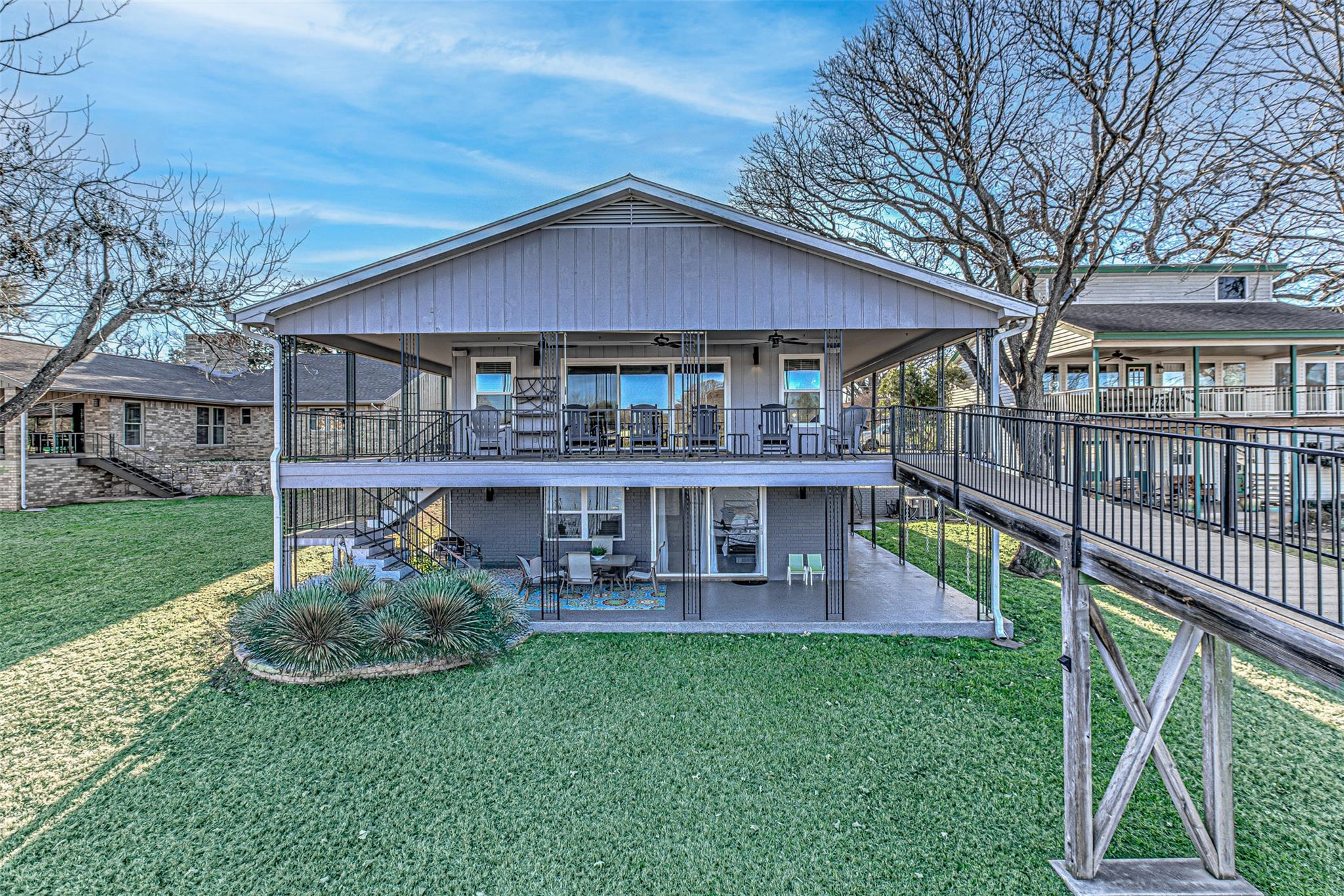 208 Riverside DR — photo 3