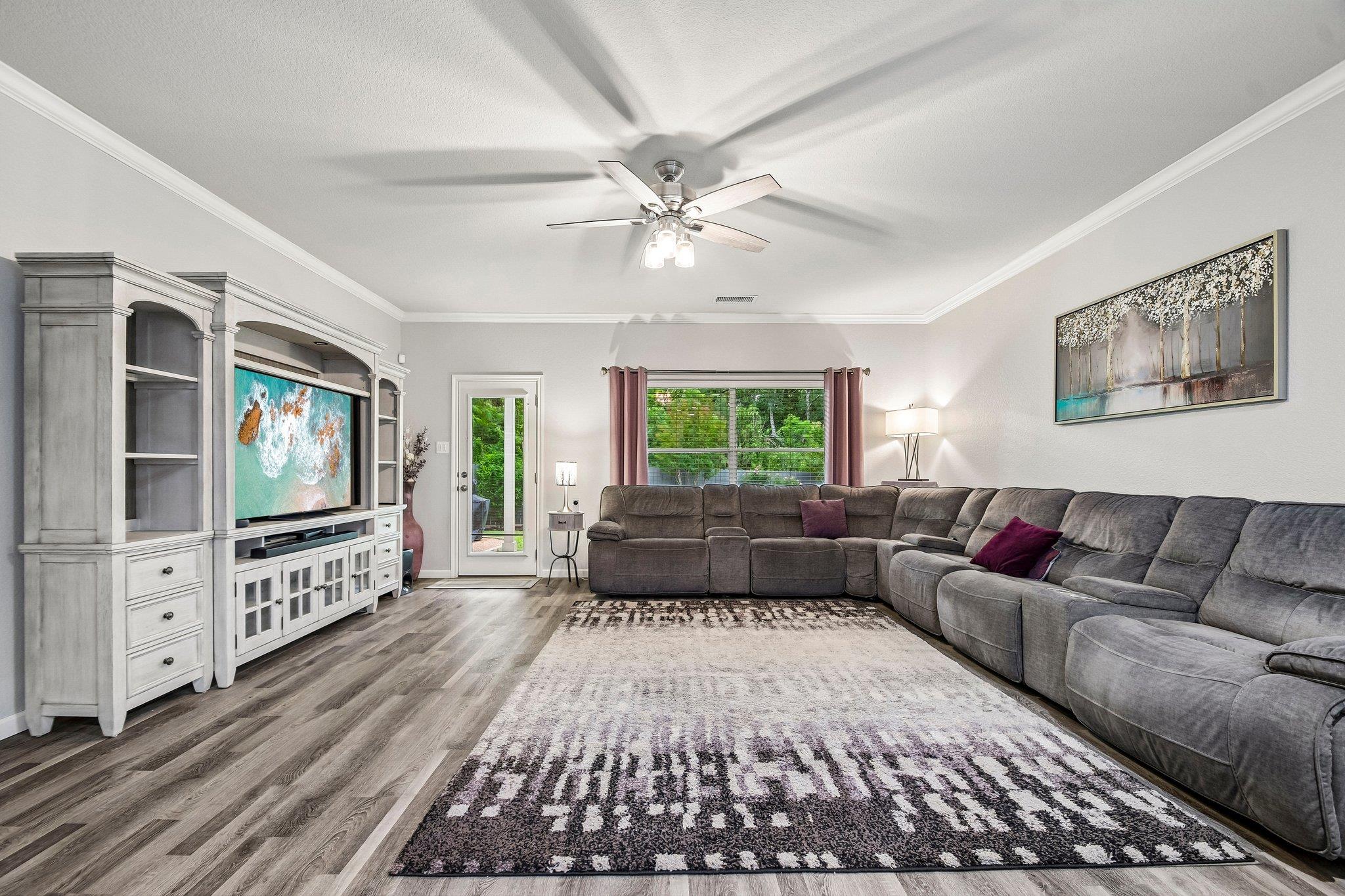 913 Hyde Park DR — photo 3