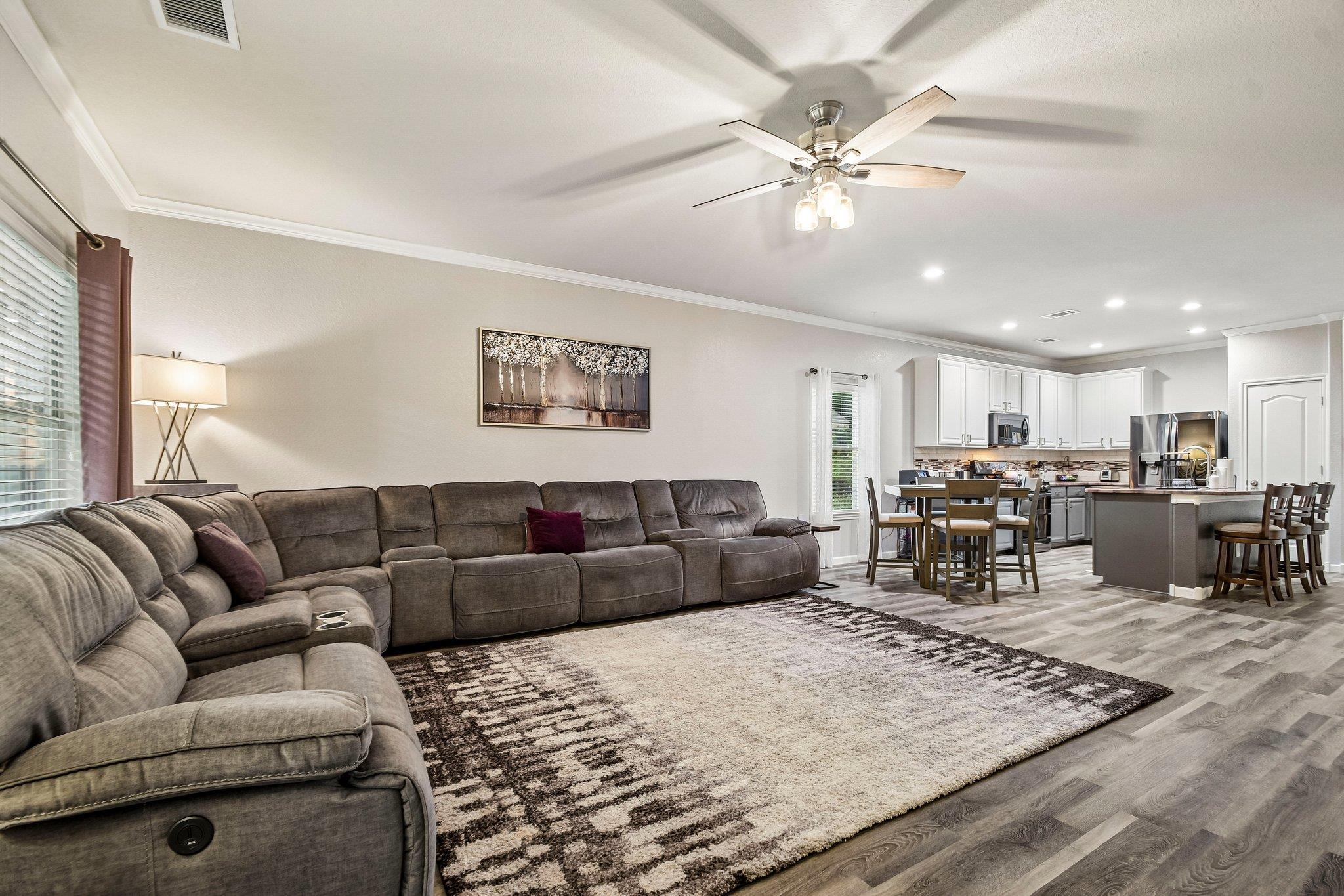 913 Hyde Park DR — photo 4