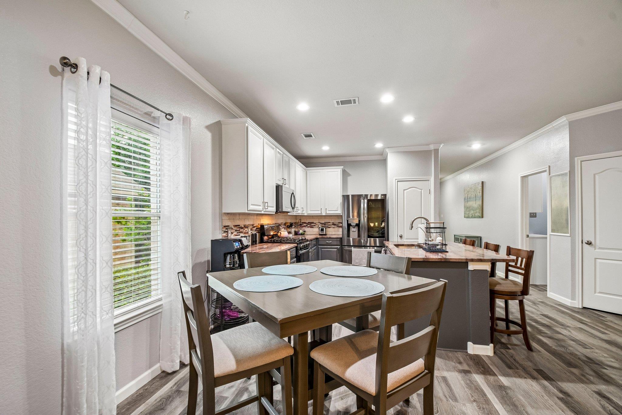 913 Hyde Park DR — photo 5