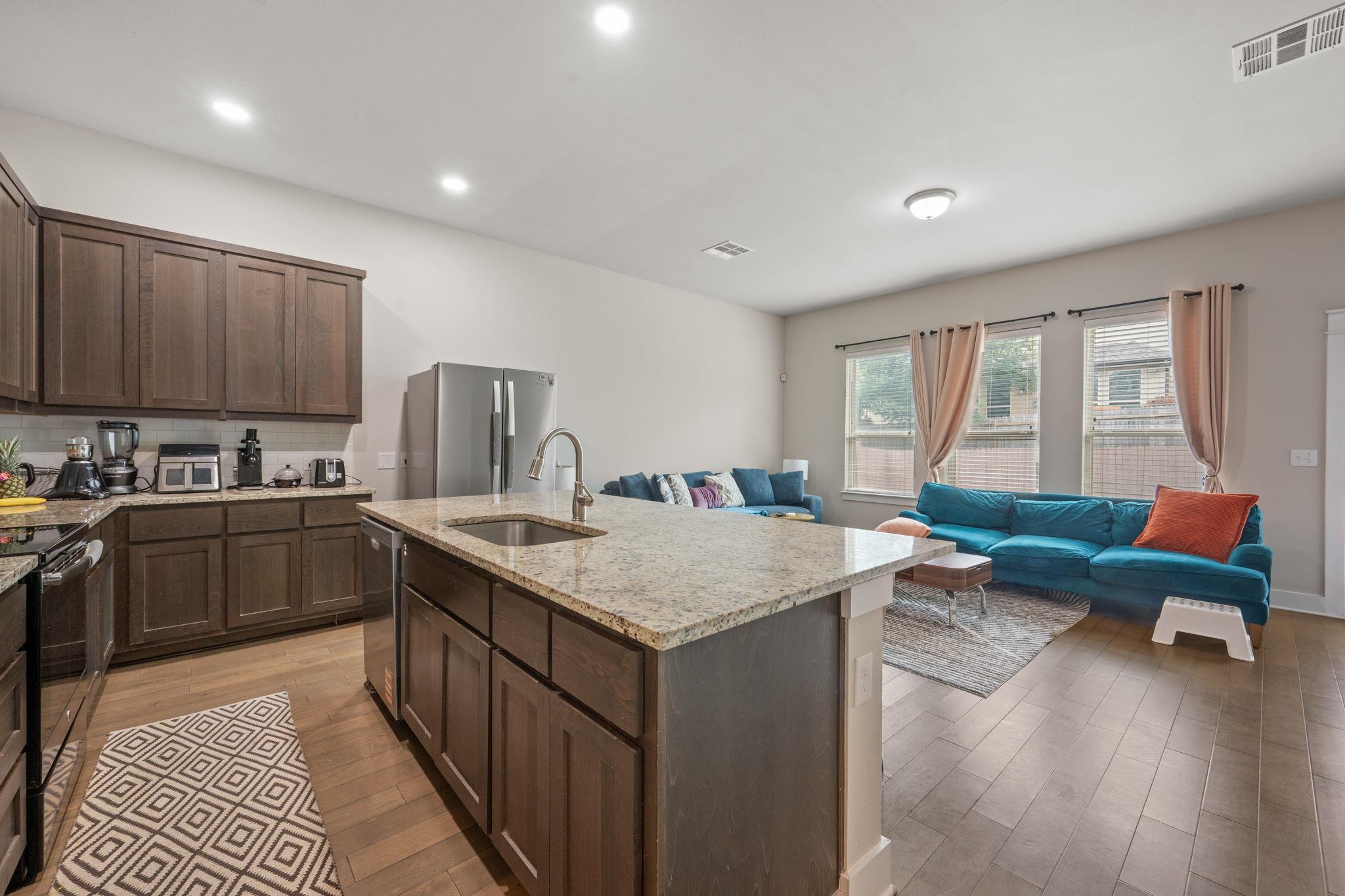 13501 Metric BLVD #14 — photo 4
