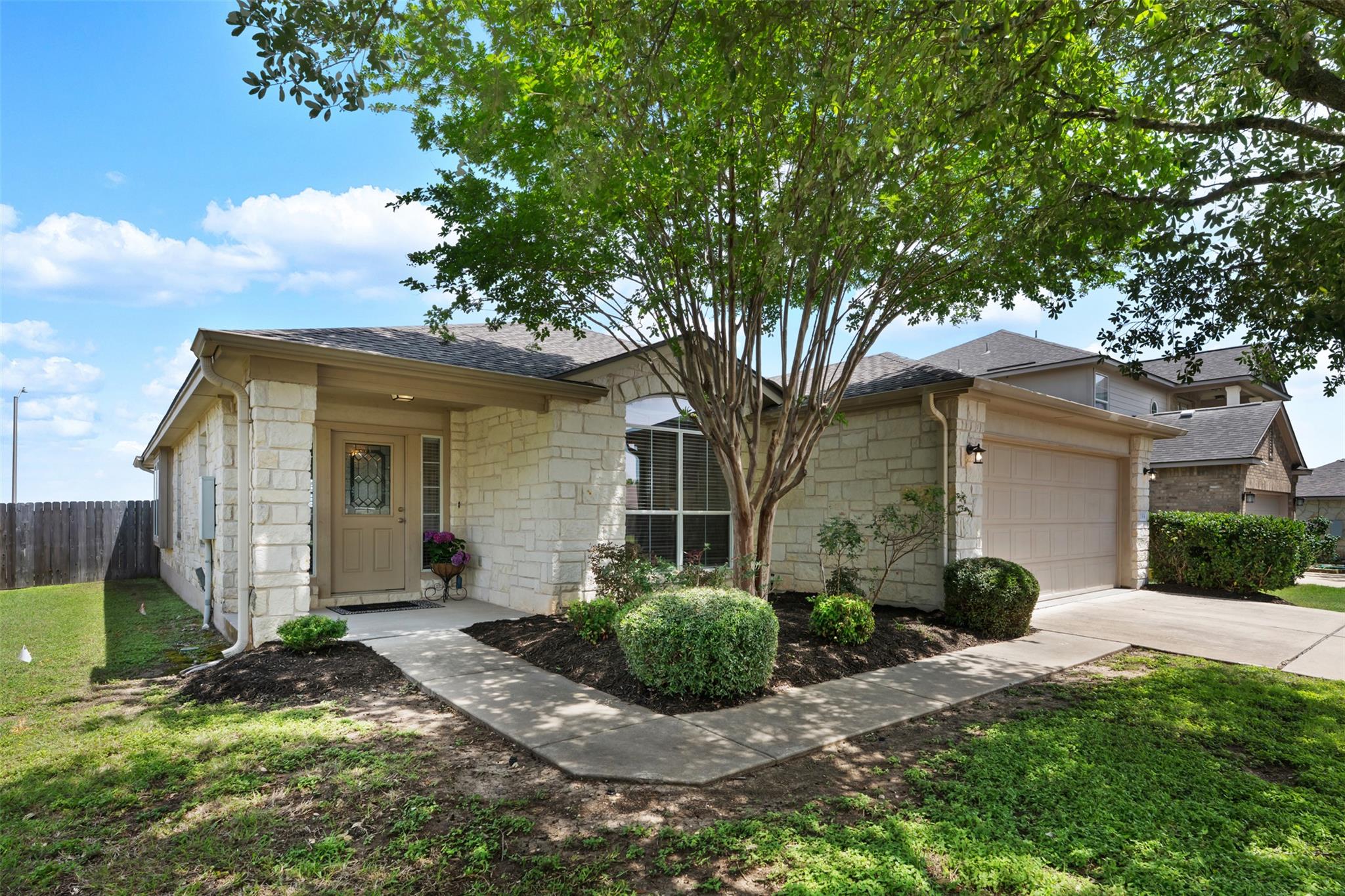 1304 Hensley DR — photo 3