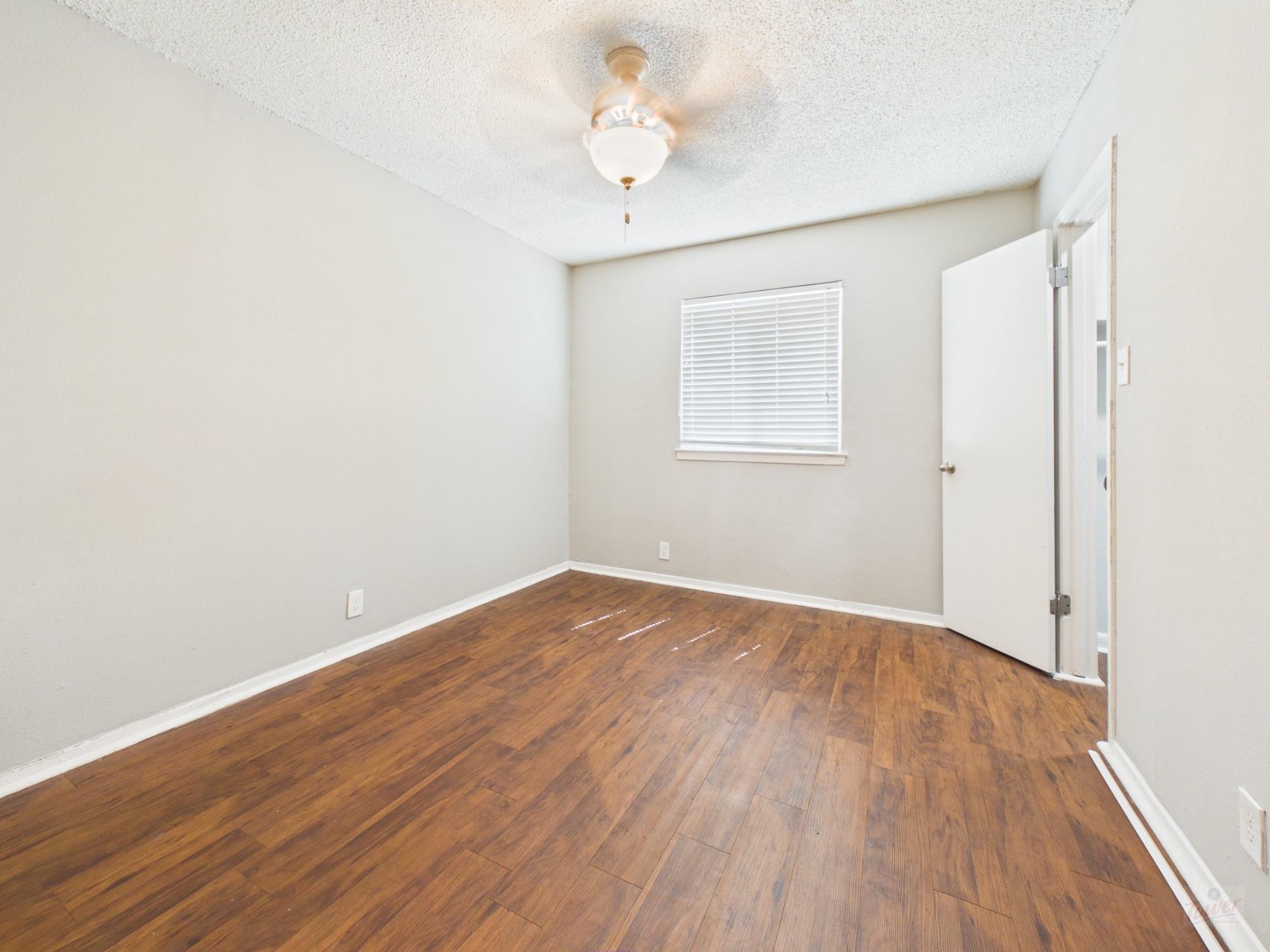 2401 Manor RD #127 — photo 4