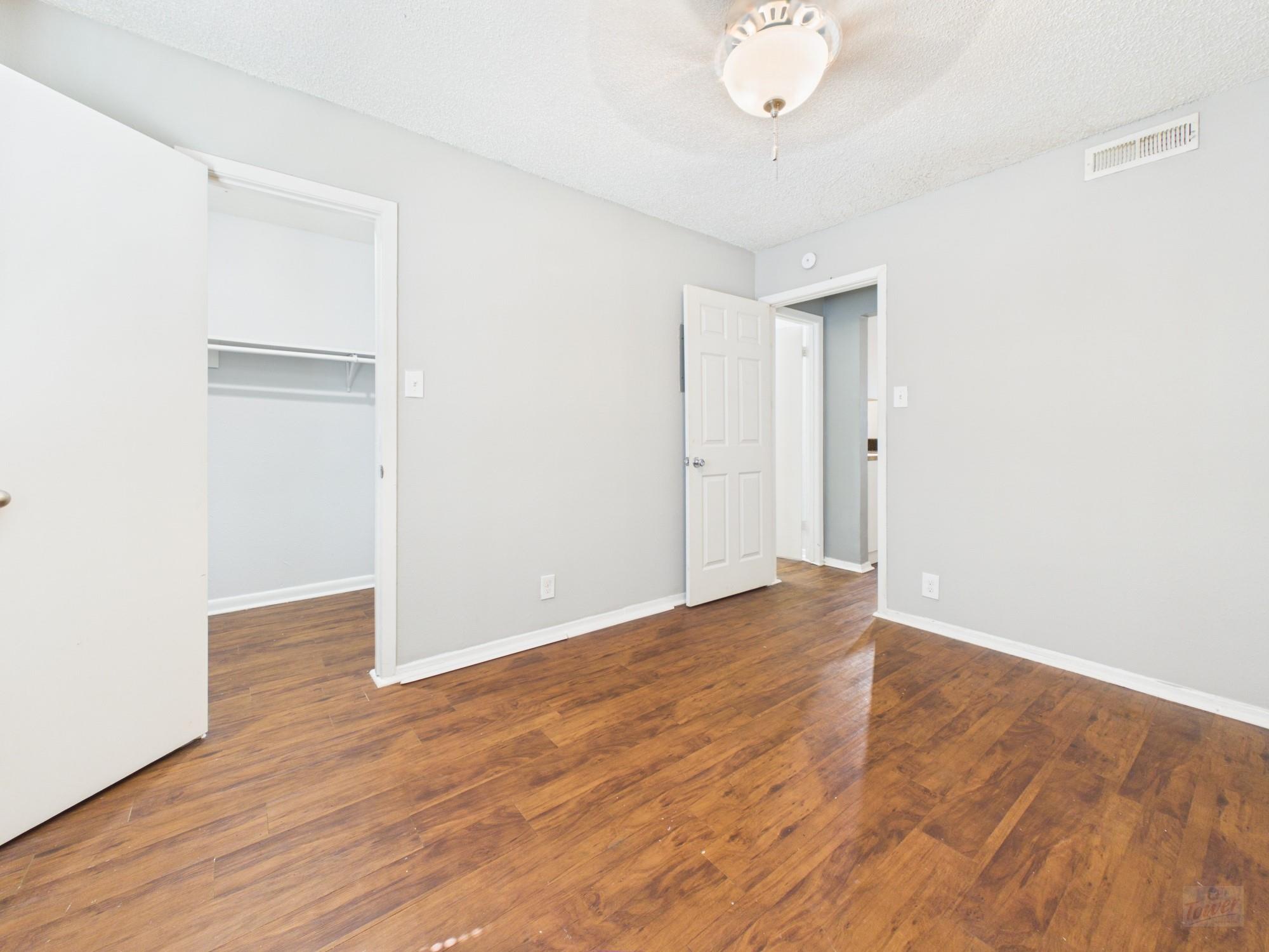 2401 Manor RD #127 — photo 5