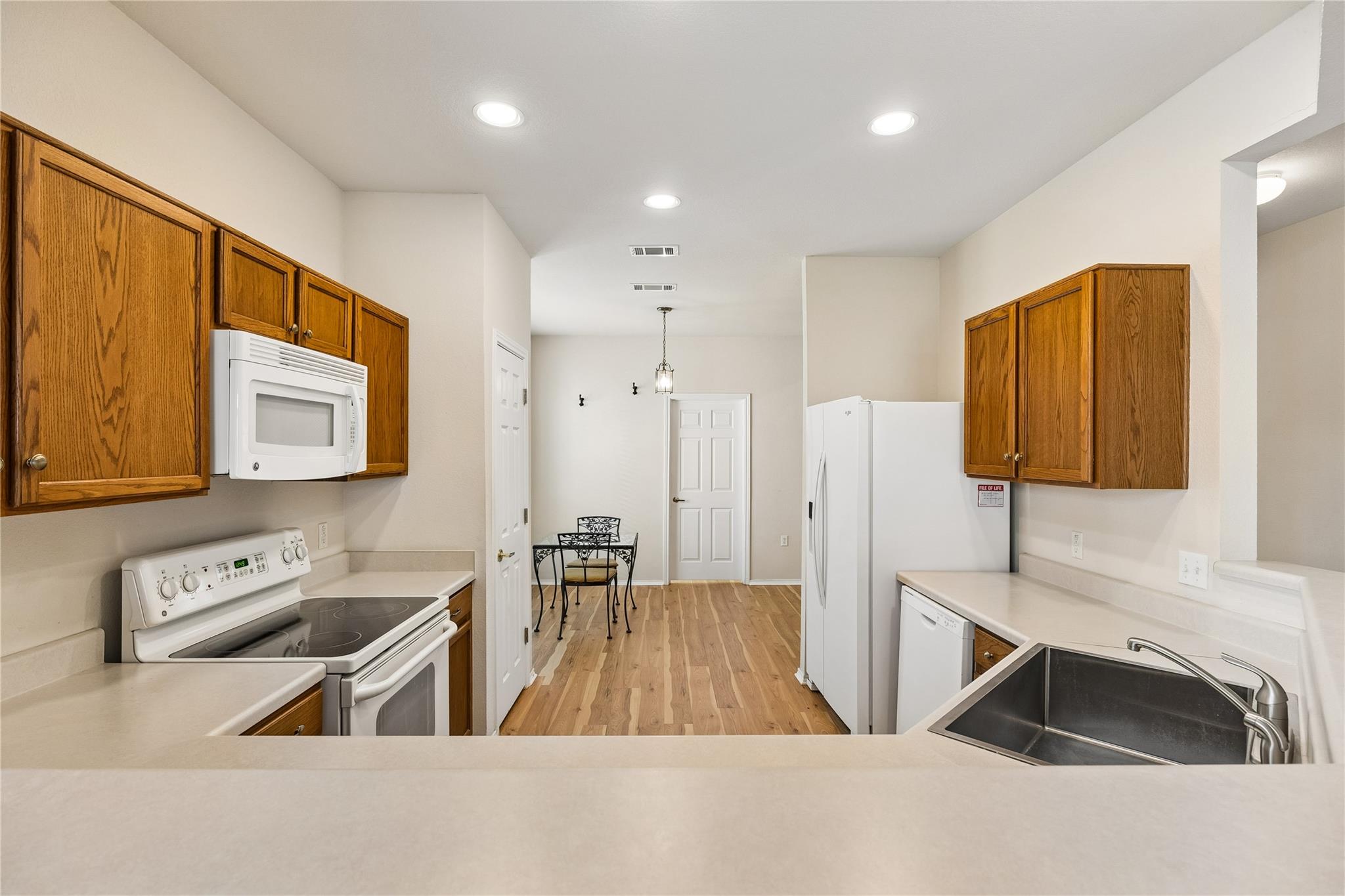 120 Bowie CIR — photo 4