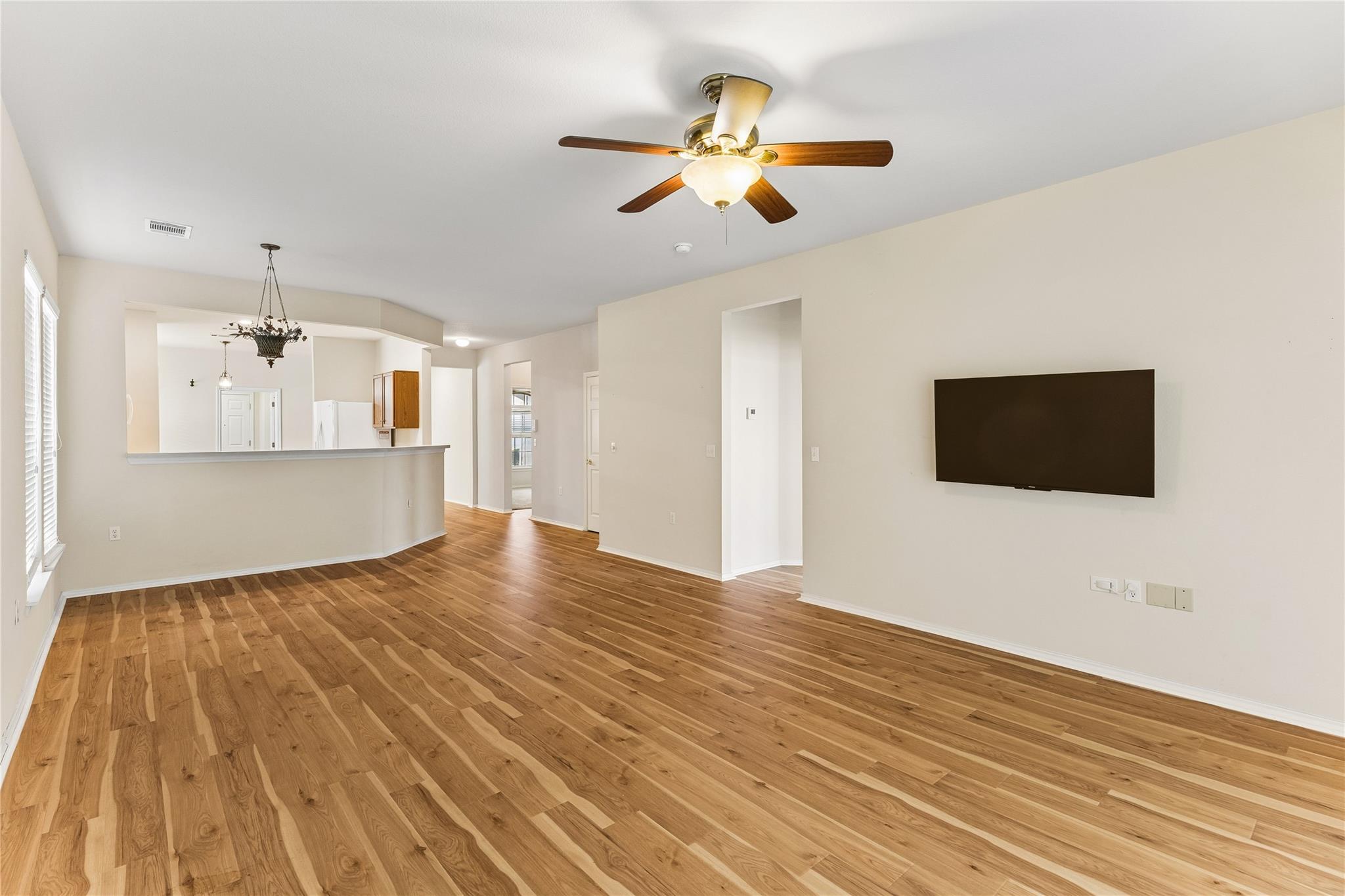 120 Bowie CIR — photo 5