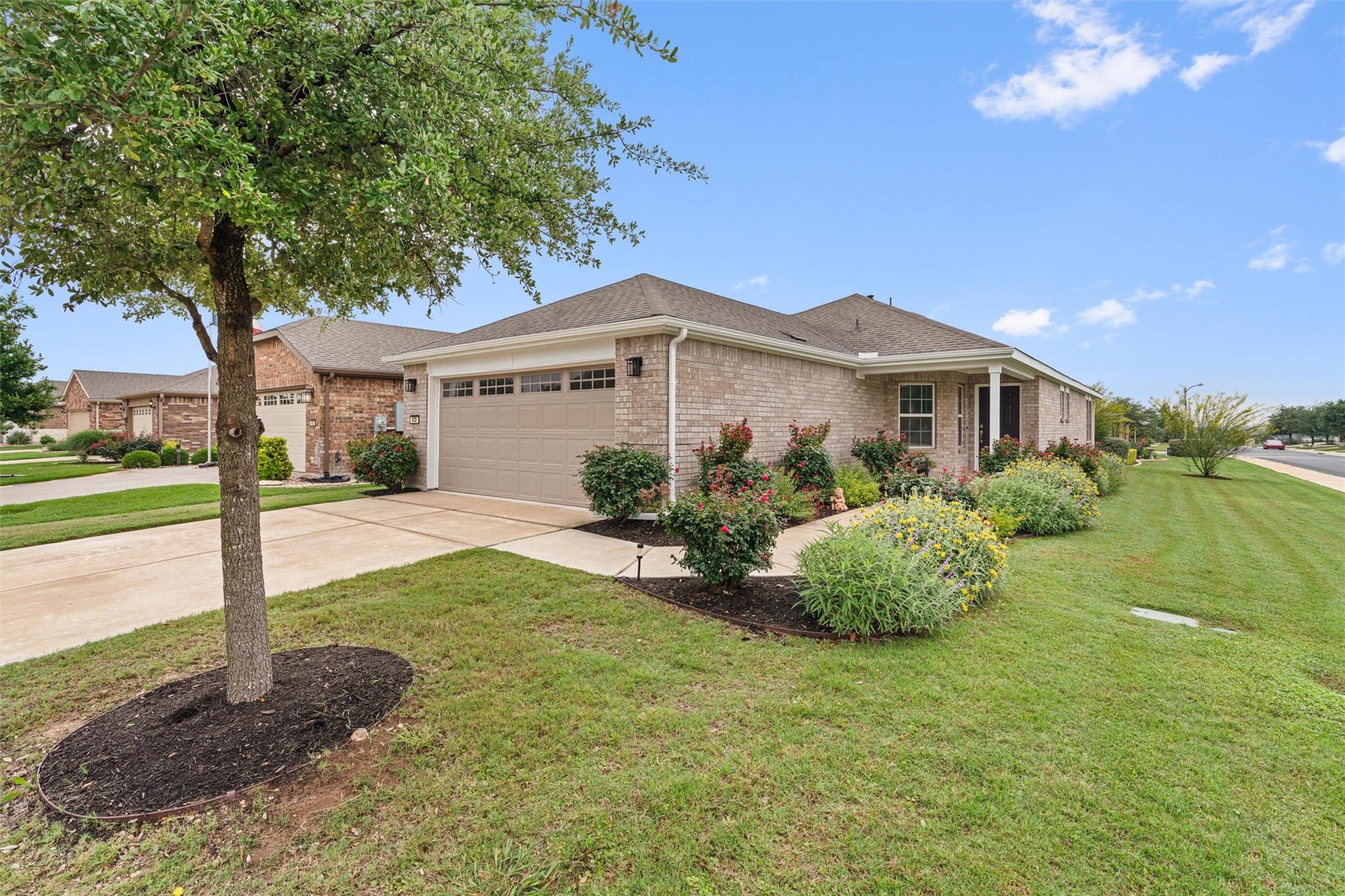 400 Fannin CT — photo 3