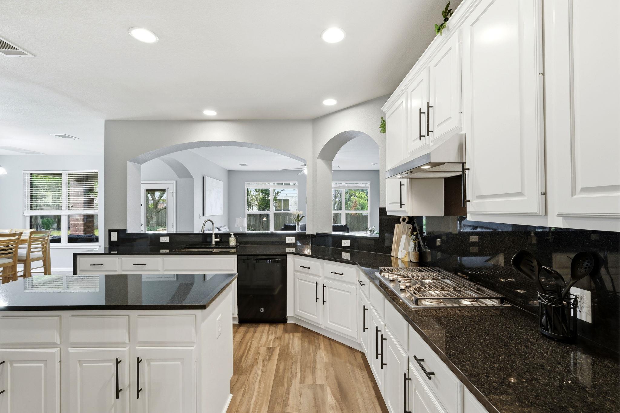 2701 Michelle Lynne CV — photo 3