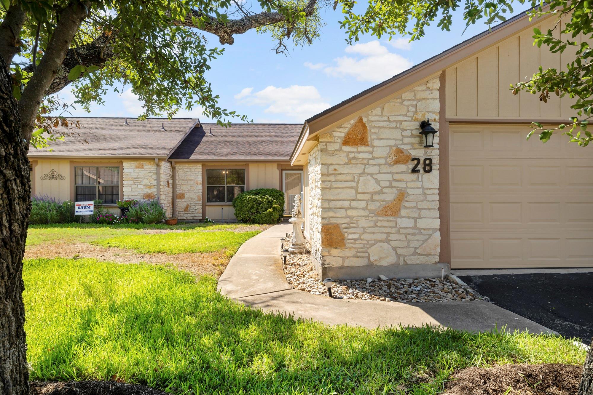 28 Oaks PL — photo 4