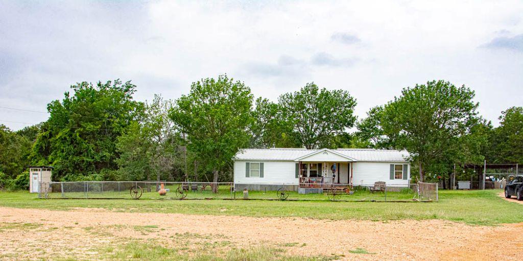 1766 Fm 2104 — photo 3
