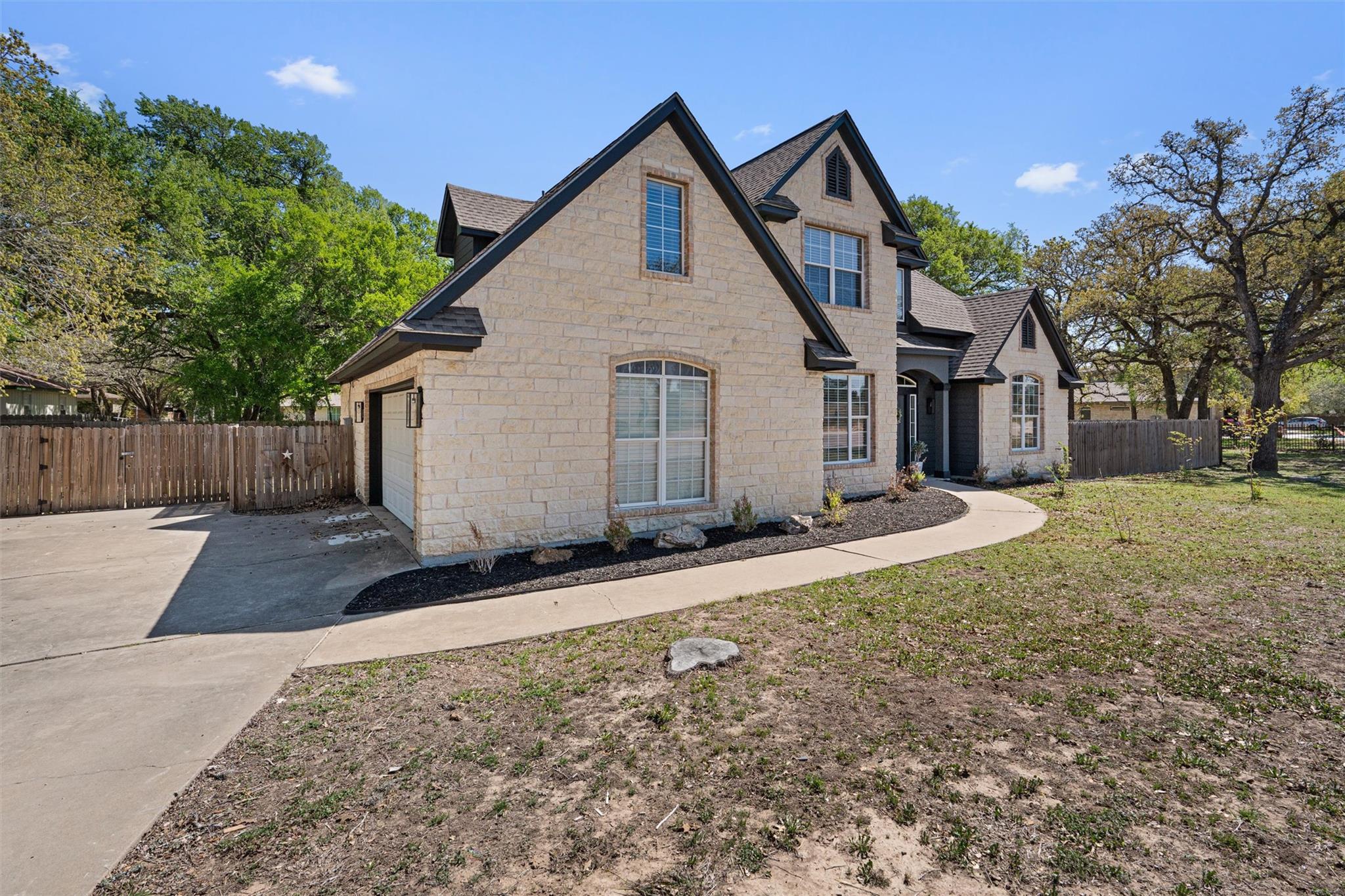 312 Country Club DR — photo 4