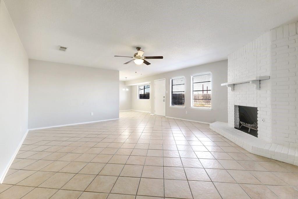 1214 Doonesbury DR — photo 4