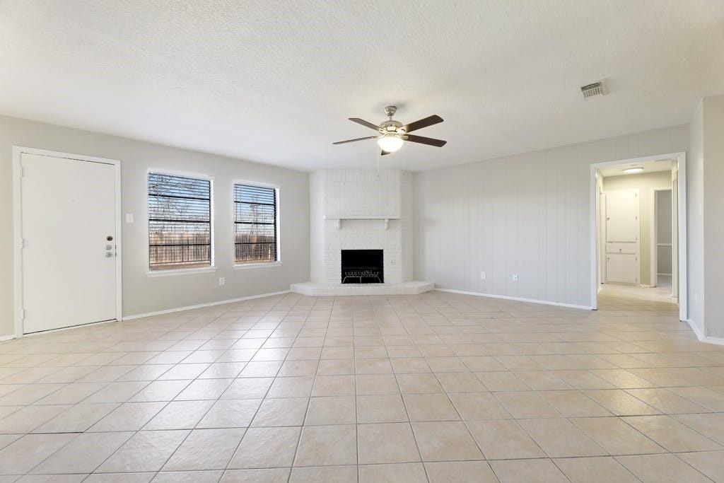 1214 Doonesbury DR — photo 5